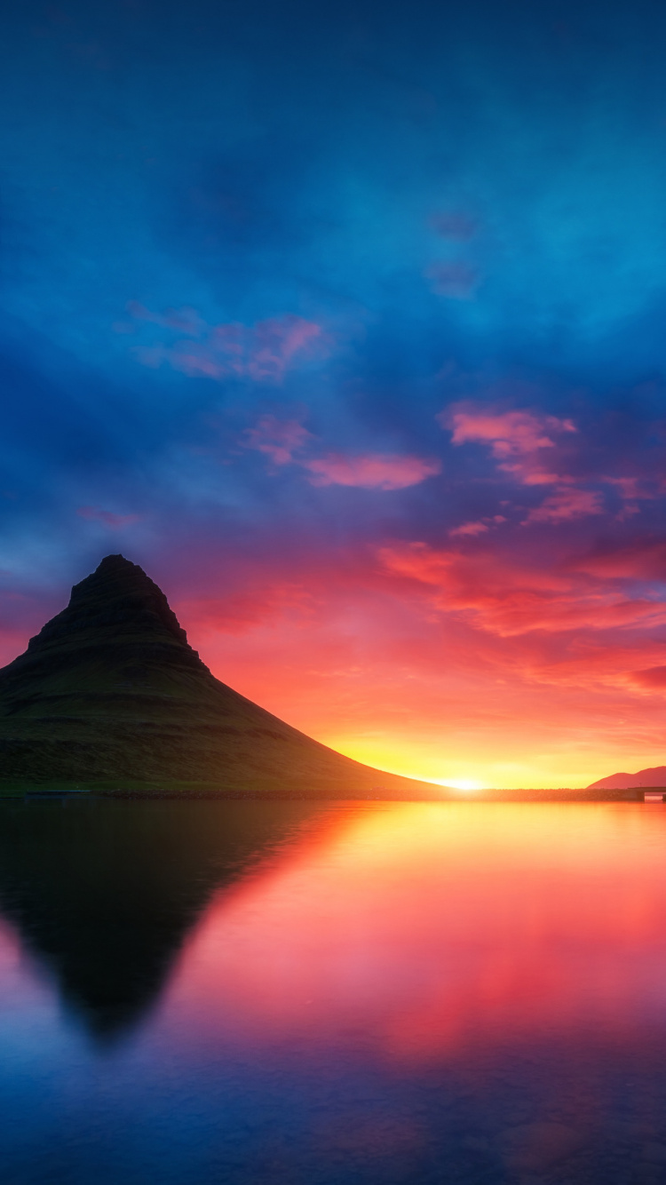 Обои облако, атмосфера, гора, вода, природный ландшафт в разрешении 750x1334