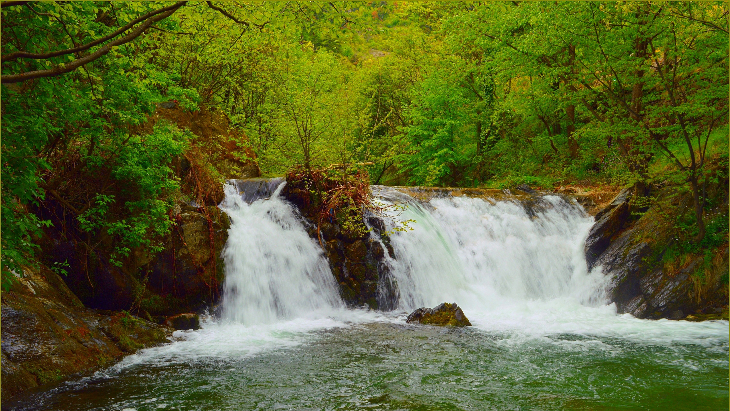 Обои водопад, природа, природный заповедник, гидроресурсы, водоем в разрешении 2560x1440