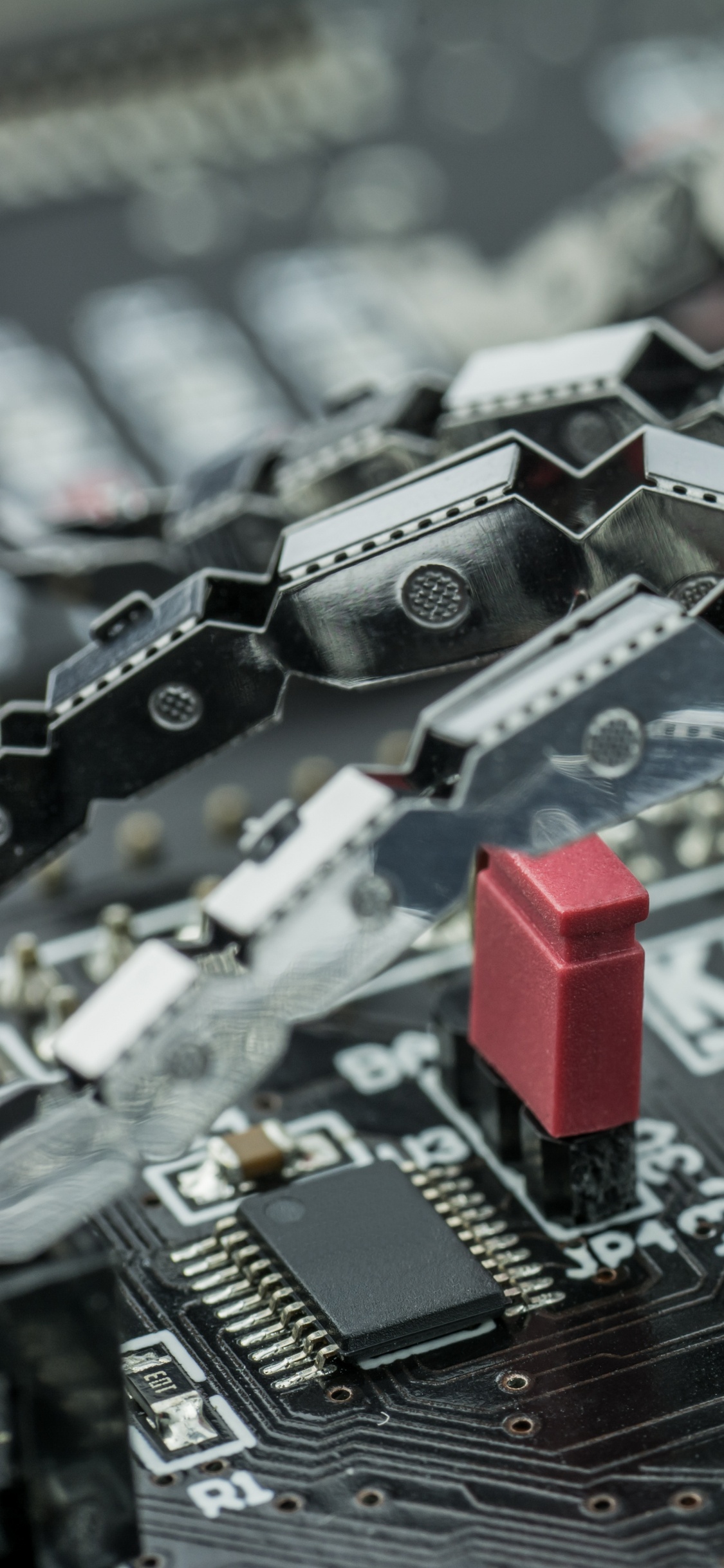 Обои кибервойна, Вирус-вымогатель, вредоносная программа, электроника, материнская плата в разрешении 1125x2436