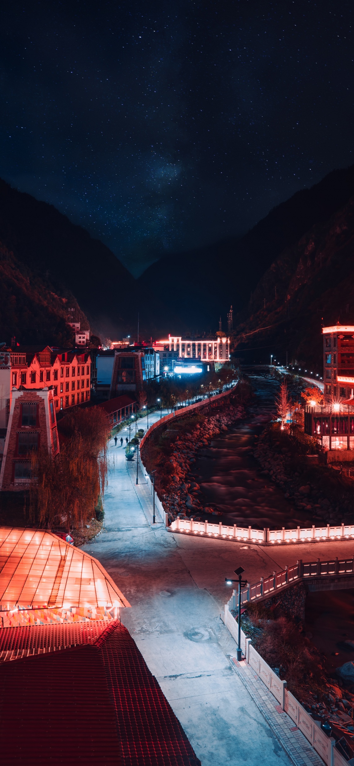 Обои ночь, красный цвет, свет, водный путь, освещение в разрешении 1125x2436