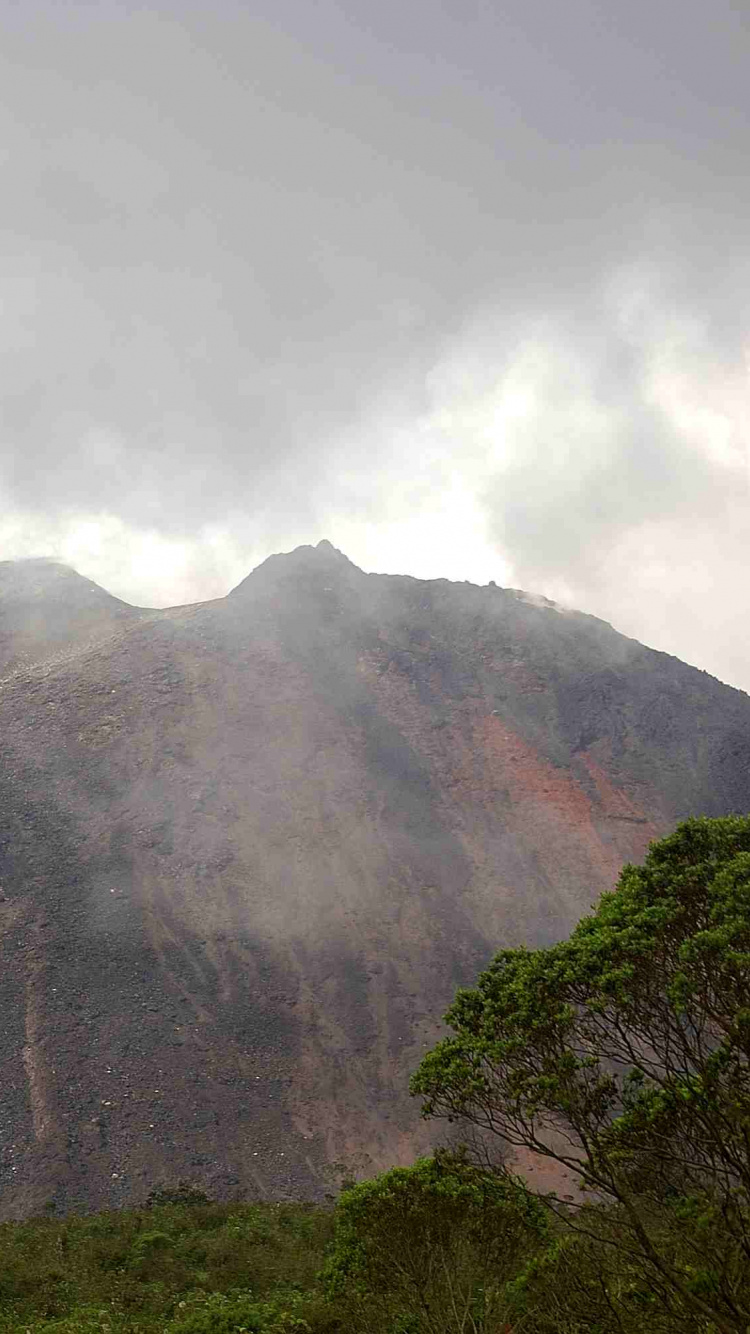 Обои нагорье, щитовой вулкан, вулкан, стратовулкан, потухший вулкан в разрешении 750x1334