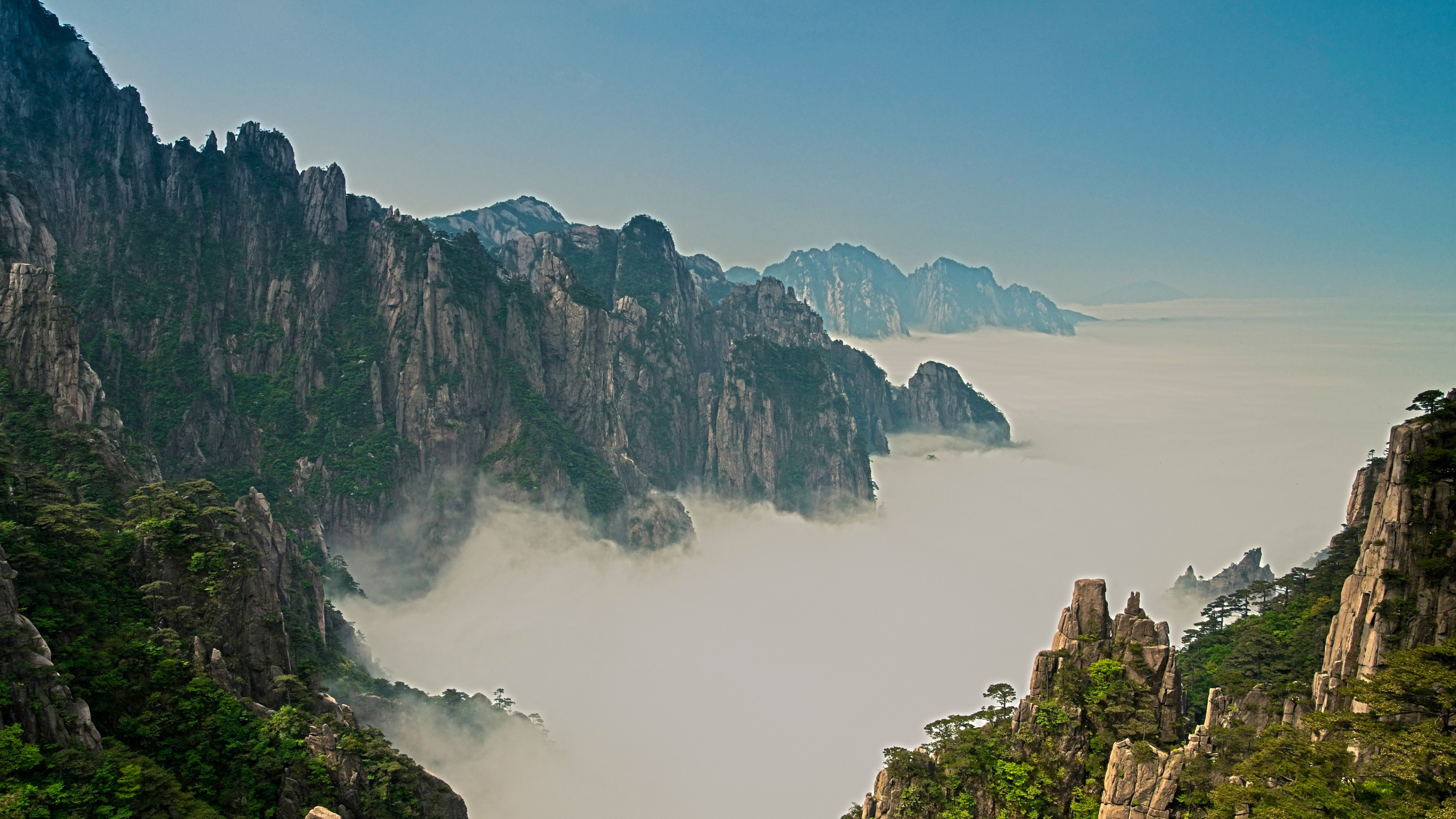 Обои Горы Хуаншань, достопримечательность, горный хребет, гора, природа в разрешении 2560x1440