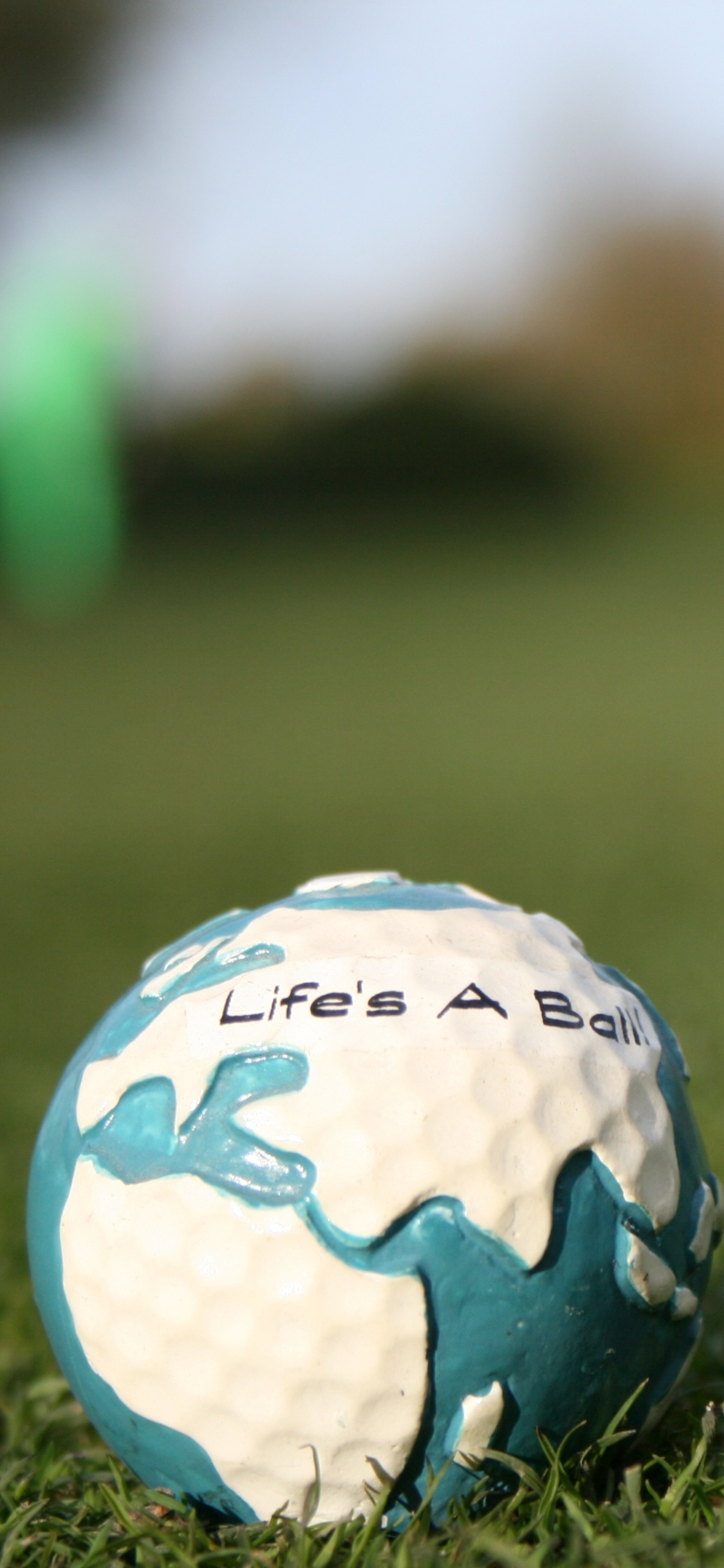 Обои мячик для гольфа, гольф, мяч, гольф-клуб, футбольный мяч в разрешении 1125x2436