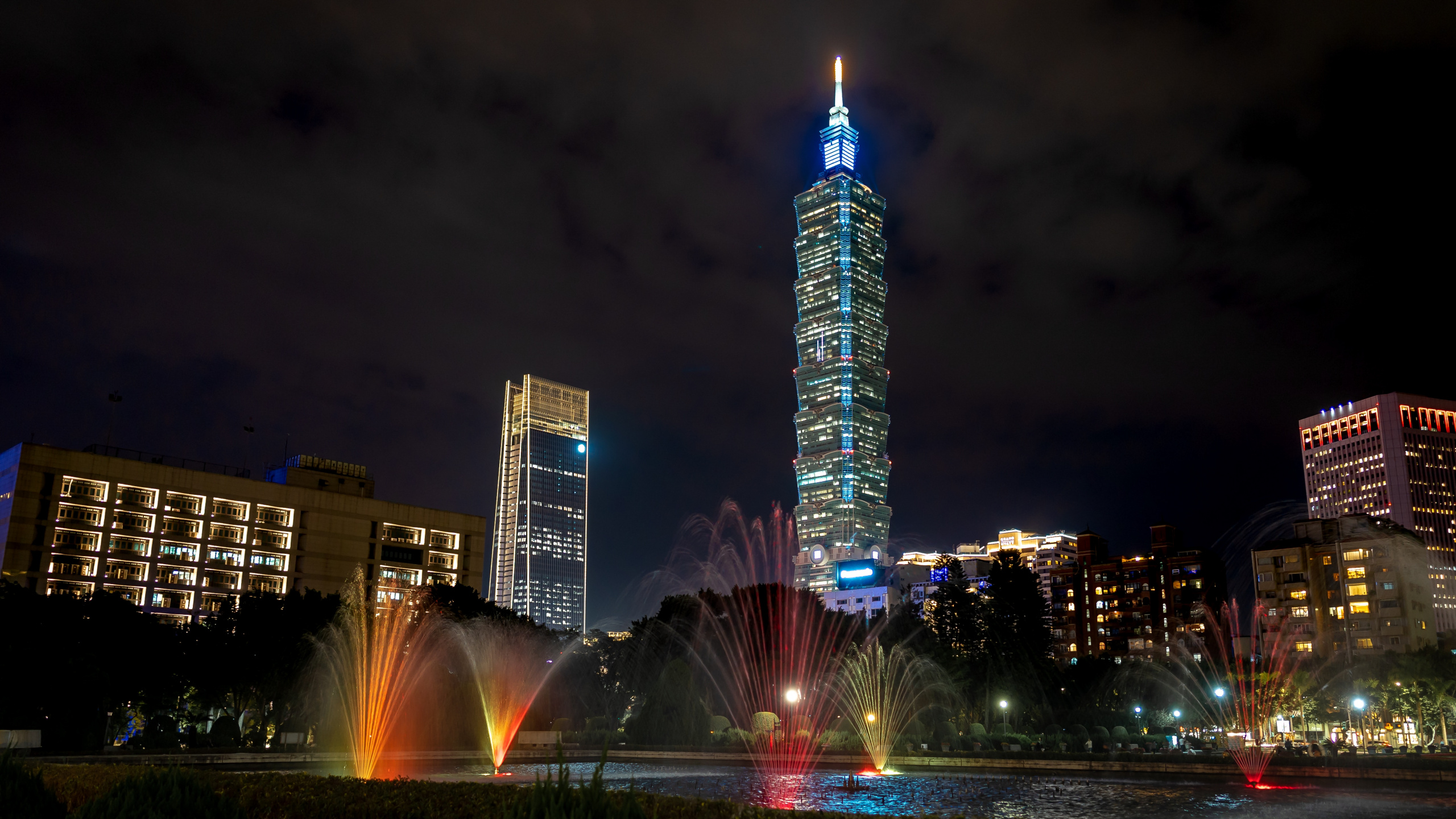 Обои Тайбэй, Тайбэй 101, ориентир, город, ночь в разрешении 2560x1440
