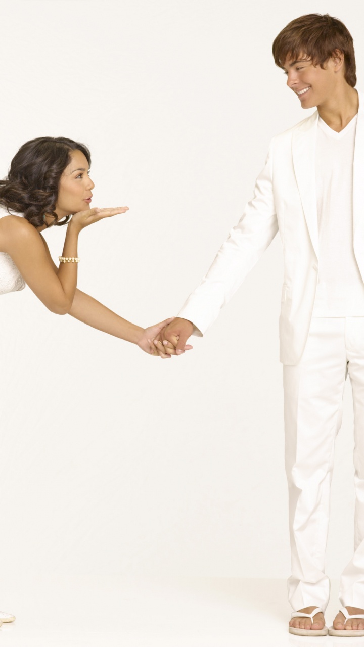 Обои Ванесса хадженс, стояние, жест, держась за руки, забава в разрешении 720x1280