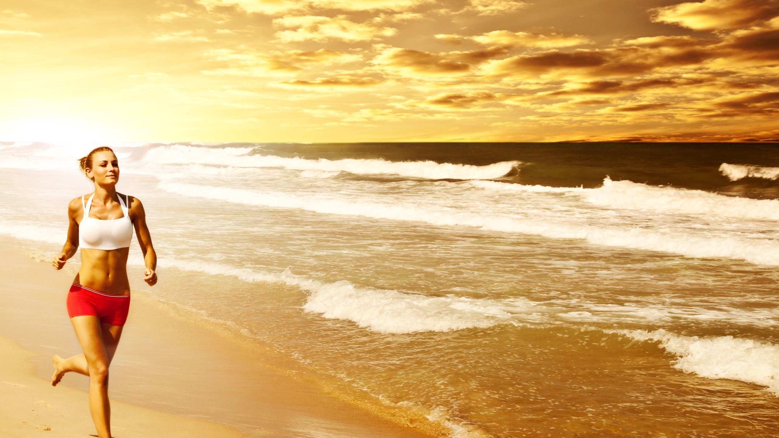 Обои море, лето, океан, пляж, утро в разрешении 2560x1440