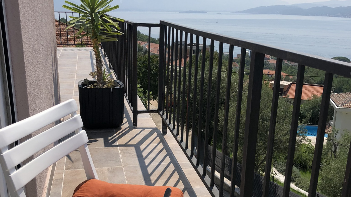 Обои балкон, арбуз, дыня, персик, пища в разрешении 1366x768