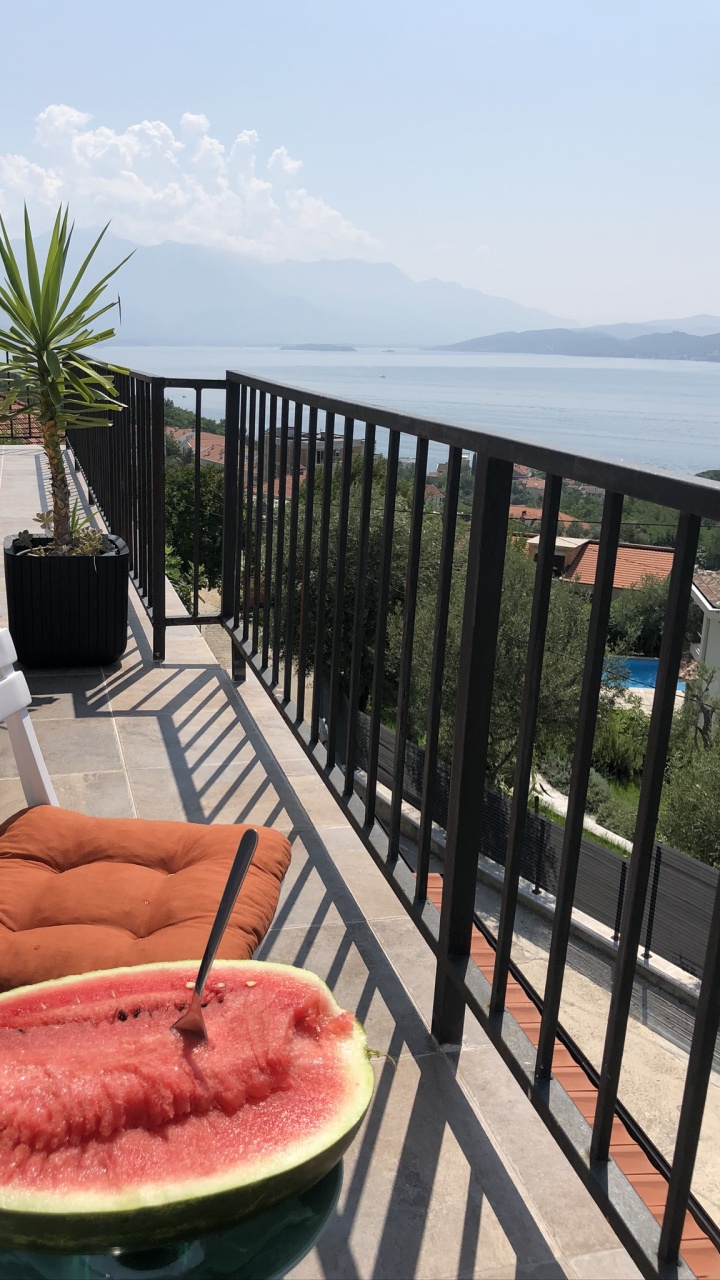 Обои балкон, арбуз, дыня, персик, пища в разрешении 720x1280