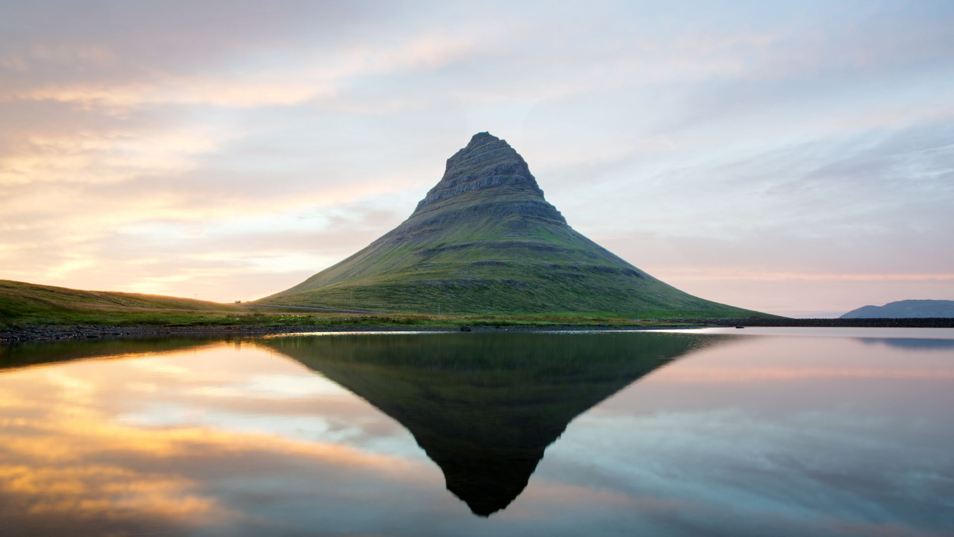 Обои отражение, вода, облако, гора, пейзаж в разрешении 1920x1080