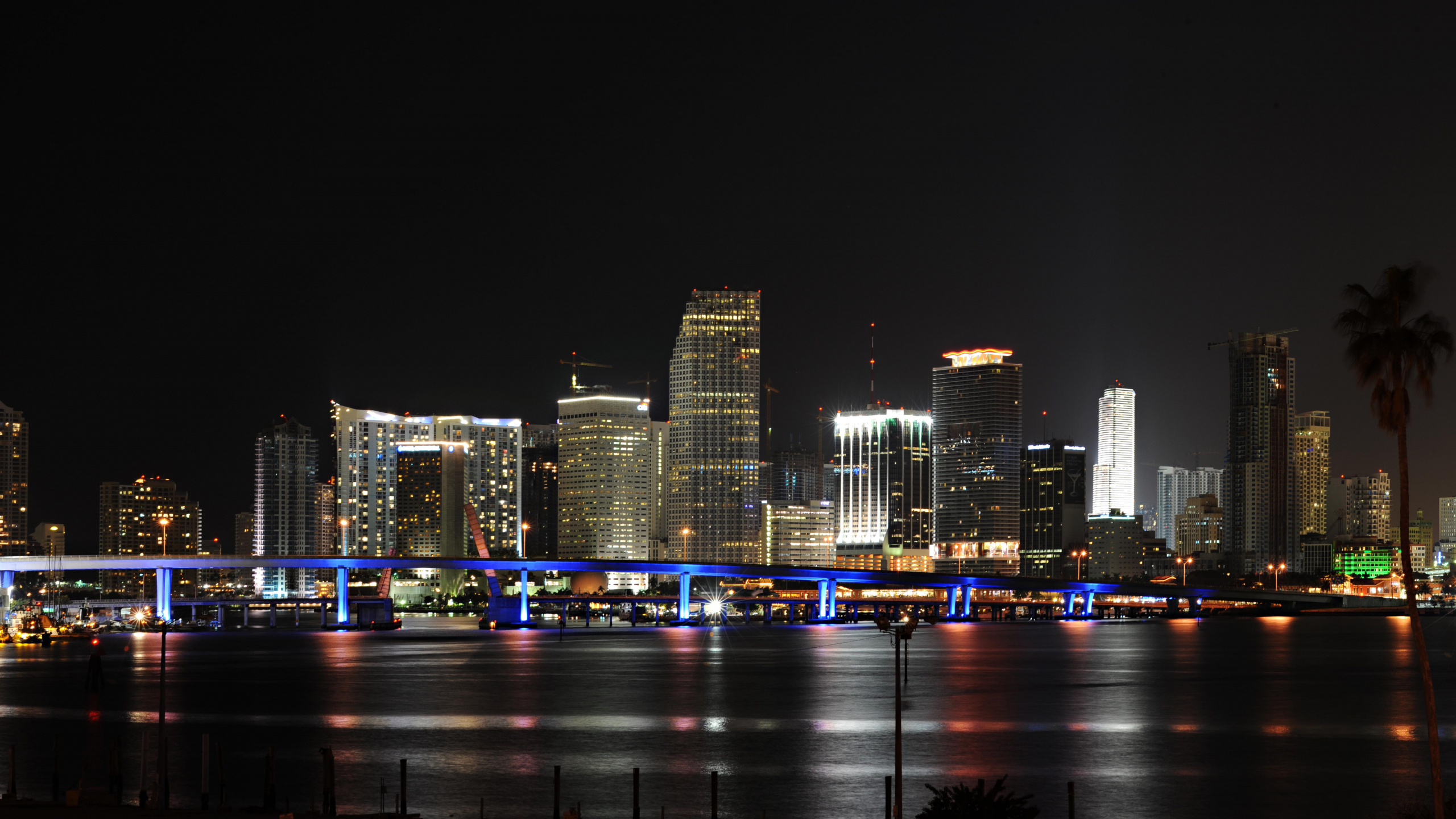 Обои Майами, МайамиБич, город, городской пейзаж, ночь в разрешении 2560x1440