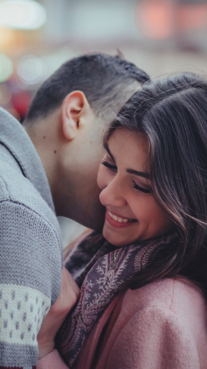 Обои роман, любовь, взаимодействие, поцелуй, крепкое объятие в разрешении 720x1280