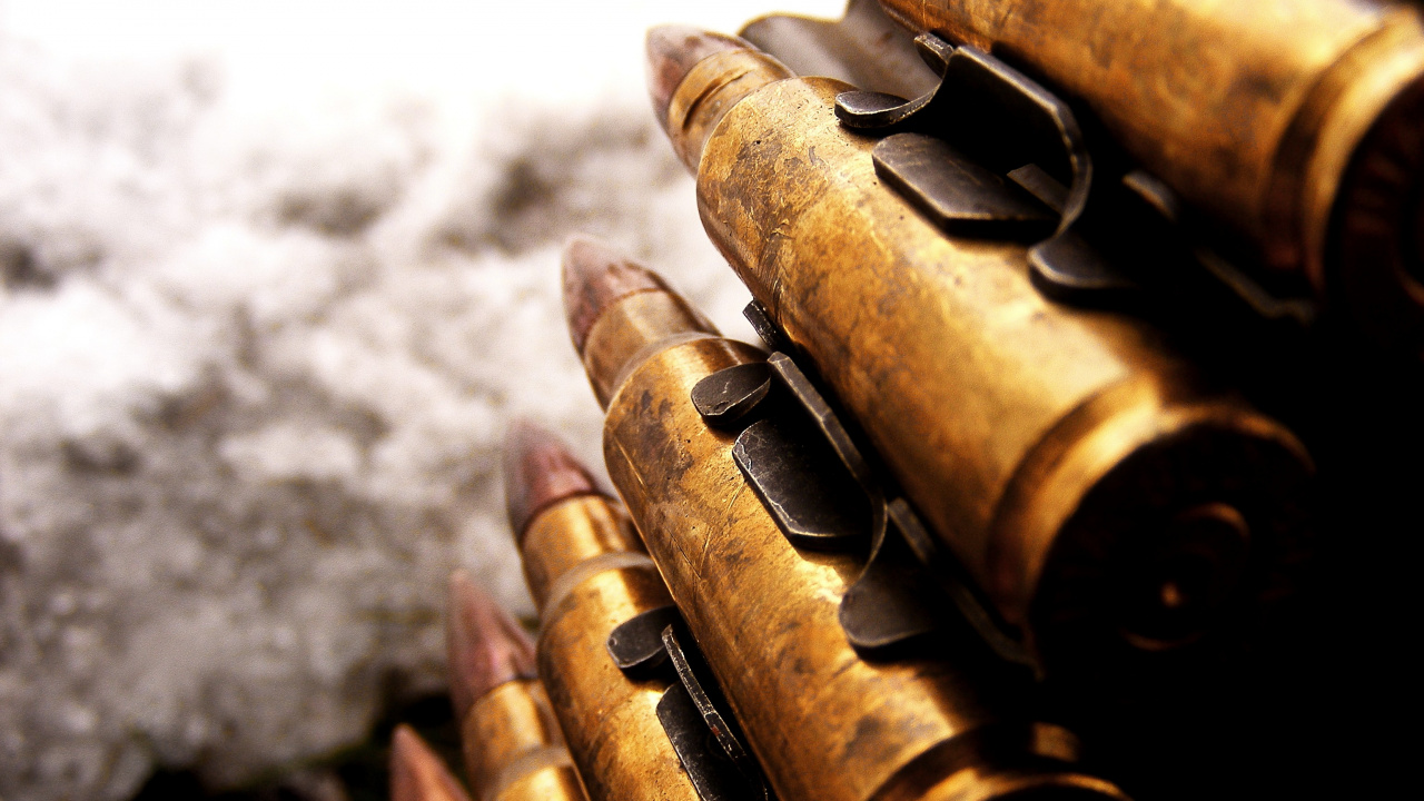 Обои орудие, боеприпасы, пуля, оружейный аксессуар, сигарета в разрешении 1280x720