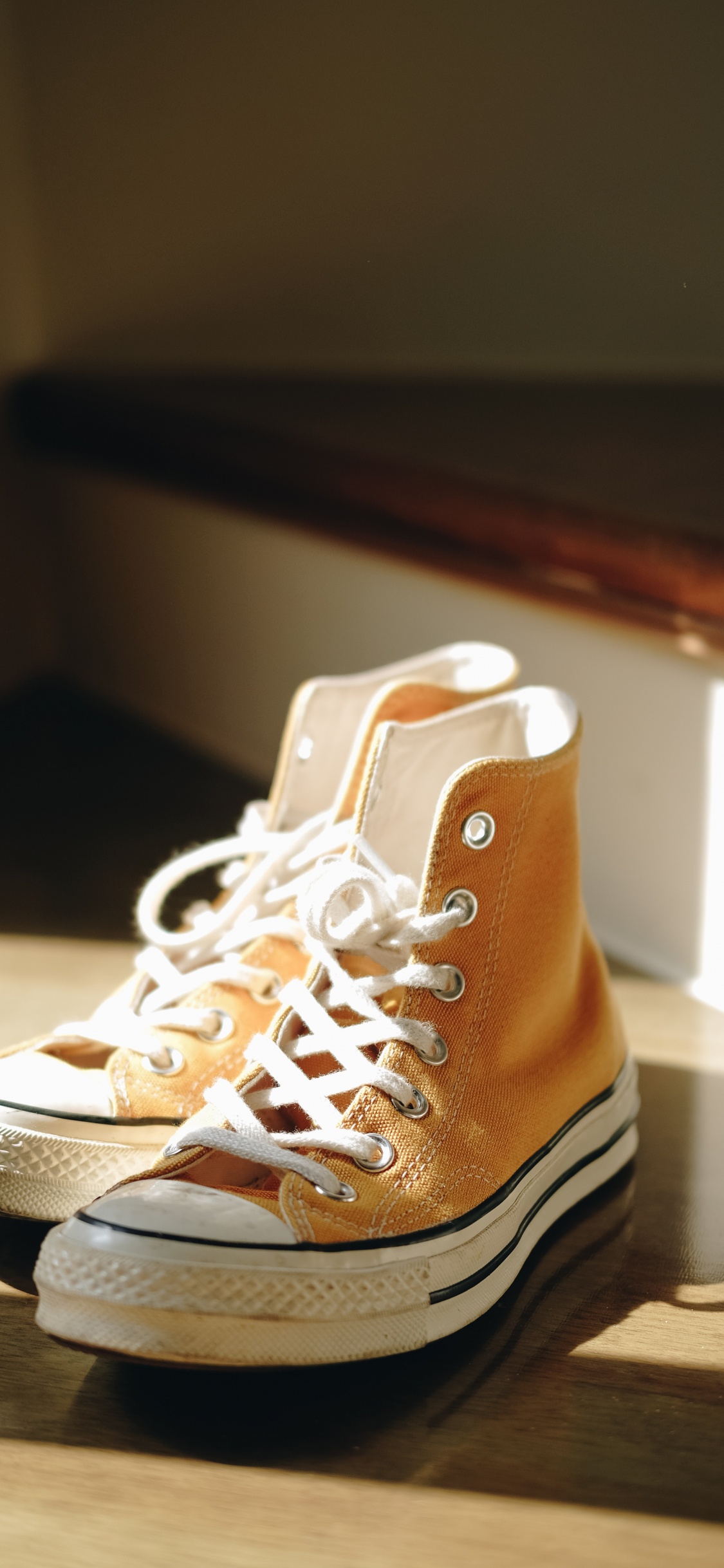 Обои Обувь плимсолл, Скейт обувь, обратное, загар, спортивная обувь в разрешении 1125x2436