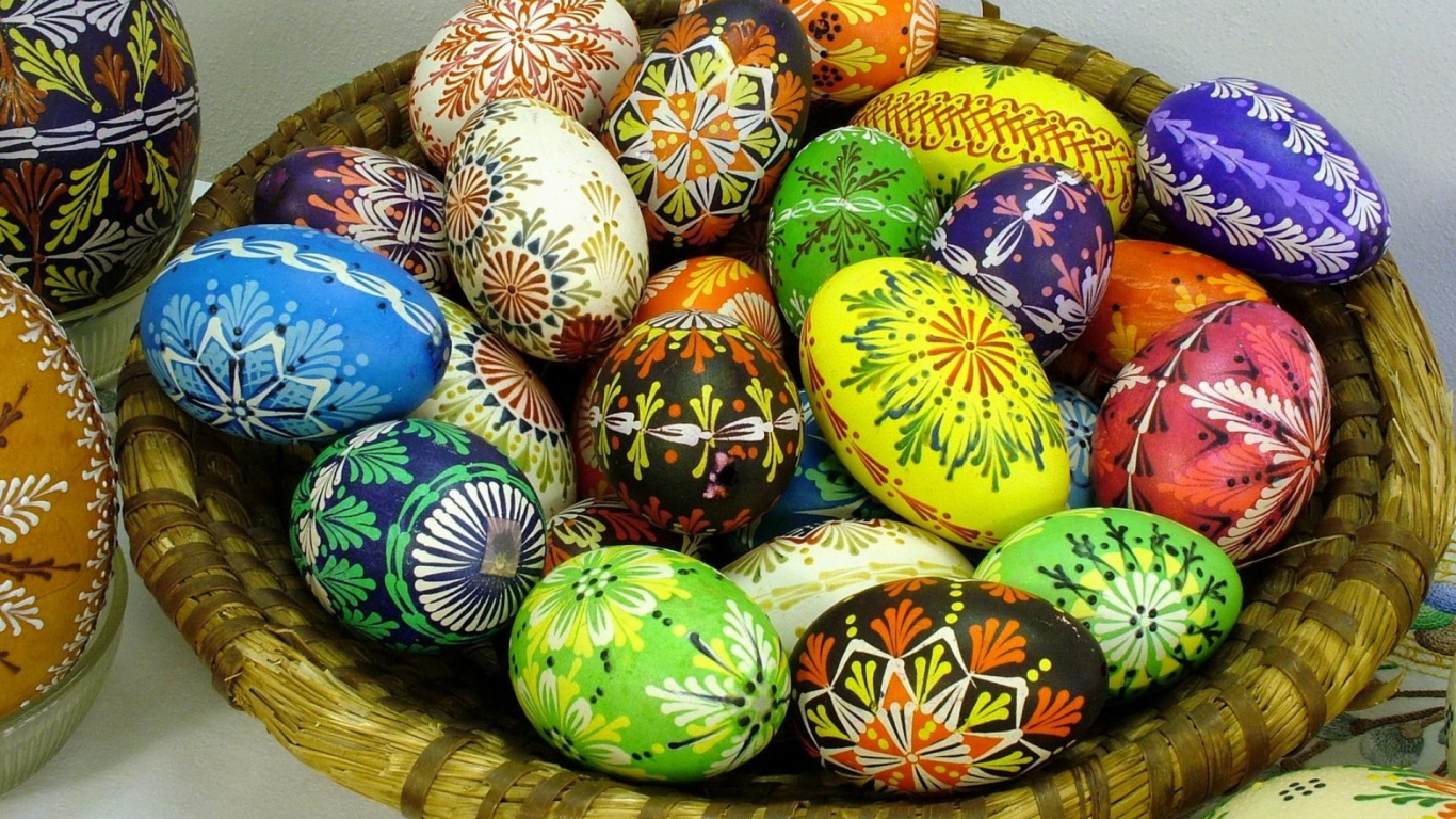 Обои пасхальное яйцо, пища, писанка, зимний сквош, традиция в разрешении 1366x768