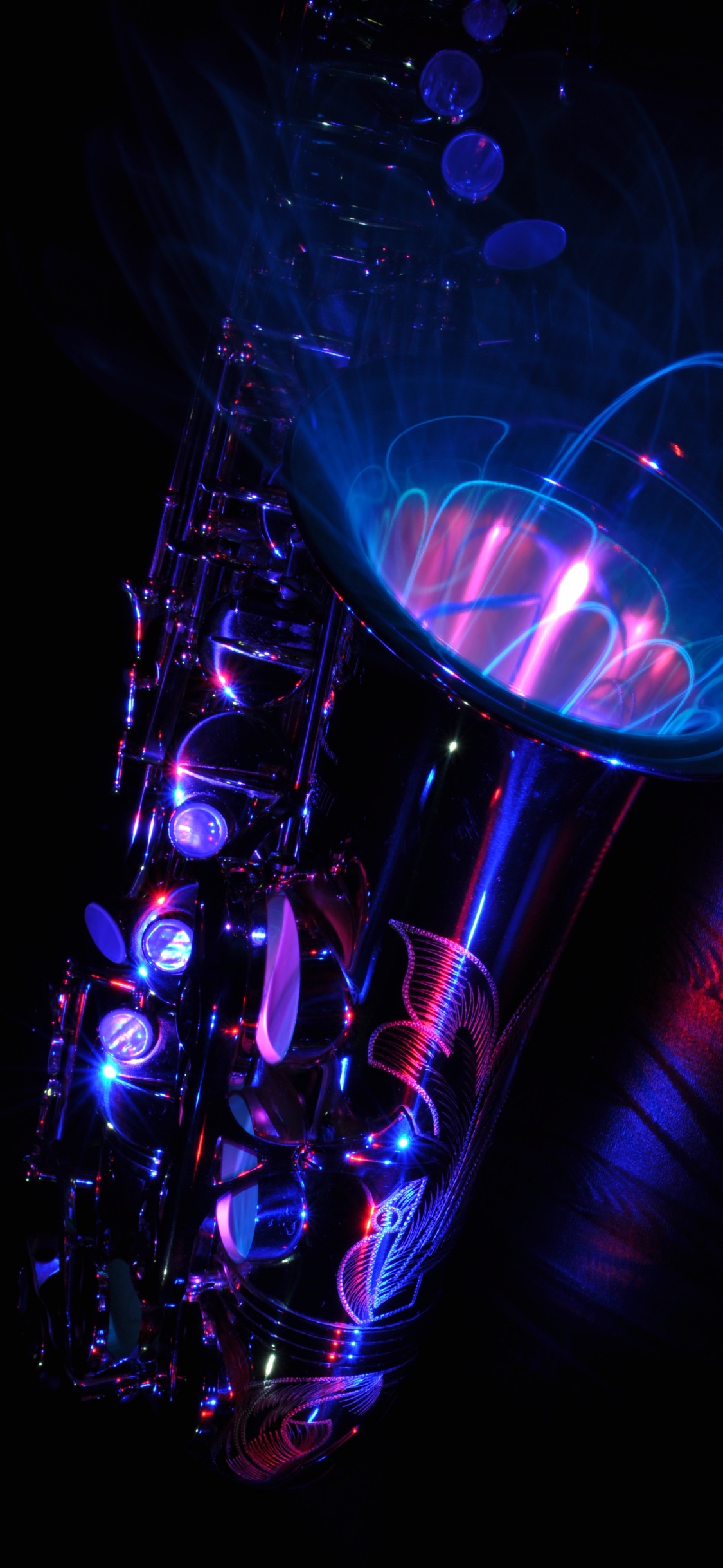 Обои саксофон, джаз, синий, пурпур, свет в разрешении 1125x2436