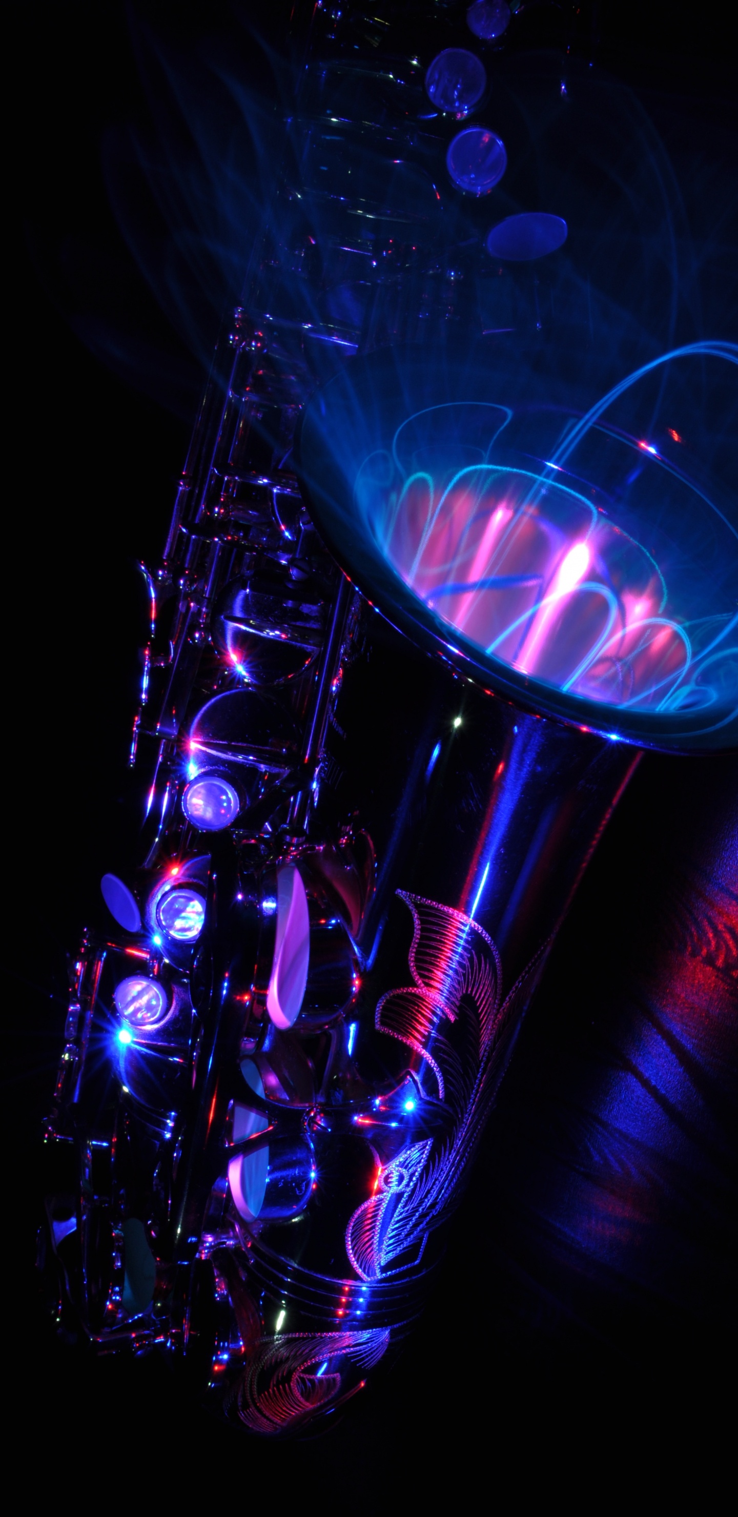 Обои саксофон, джаз, синий, пурпур, свет в разрешении 1440x2960