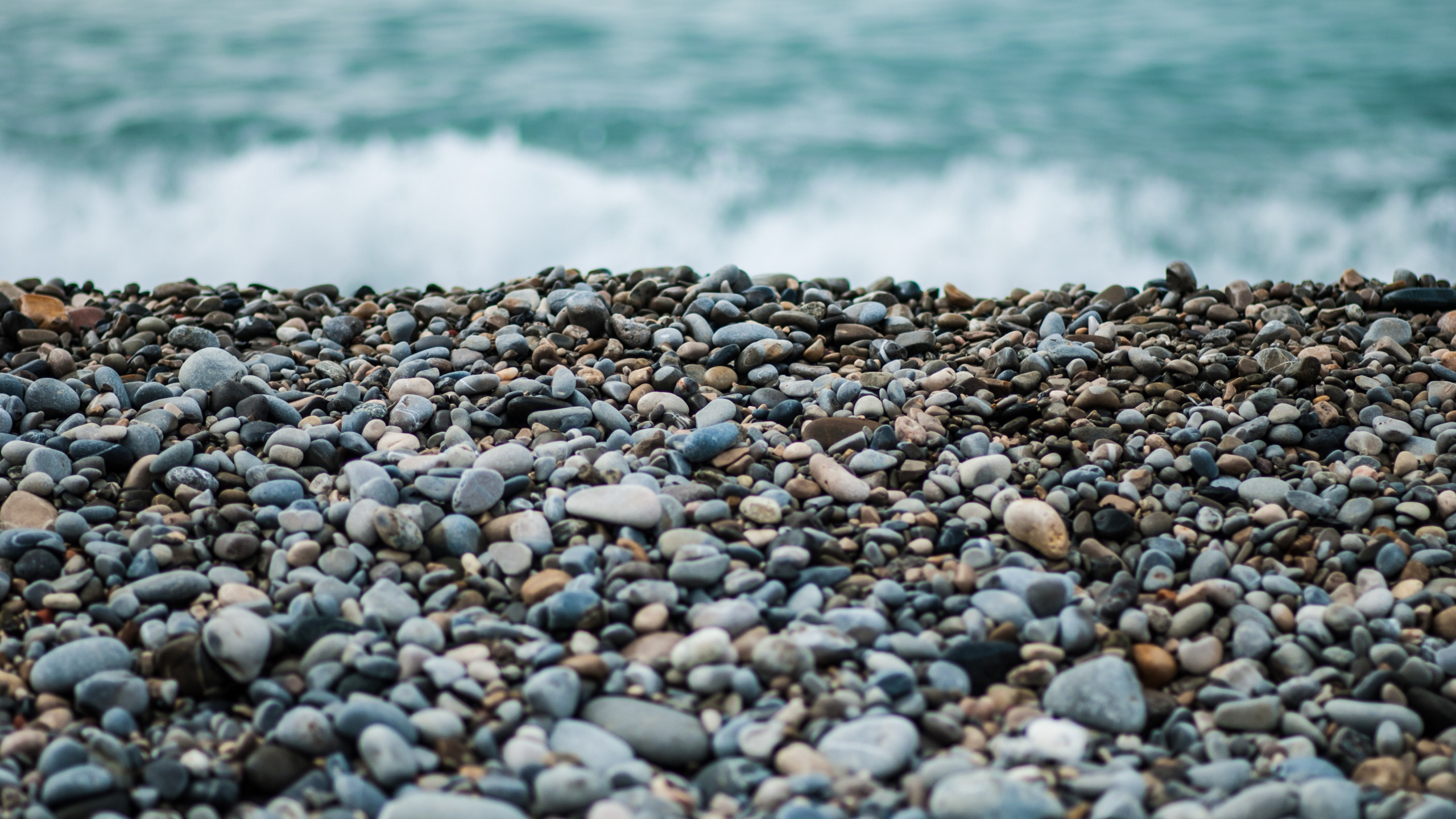 Обои вода, рок, булыжник, земля, цветной в разрешении 2560x1440