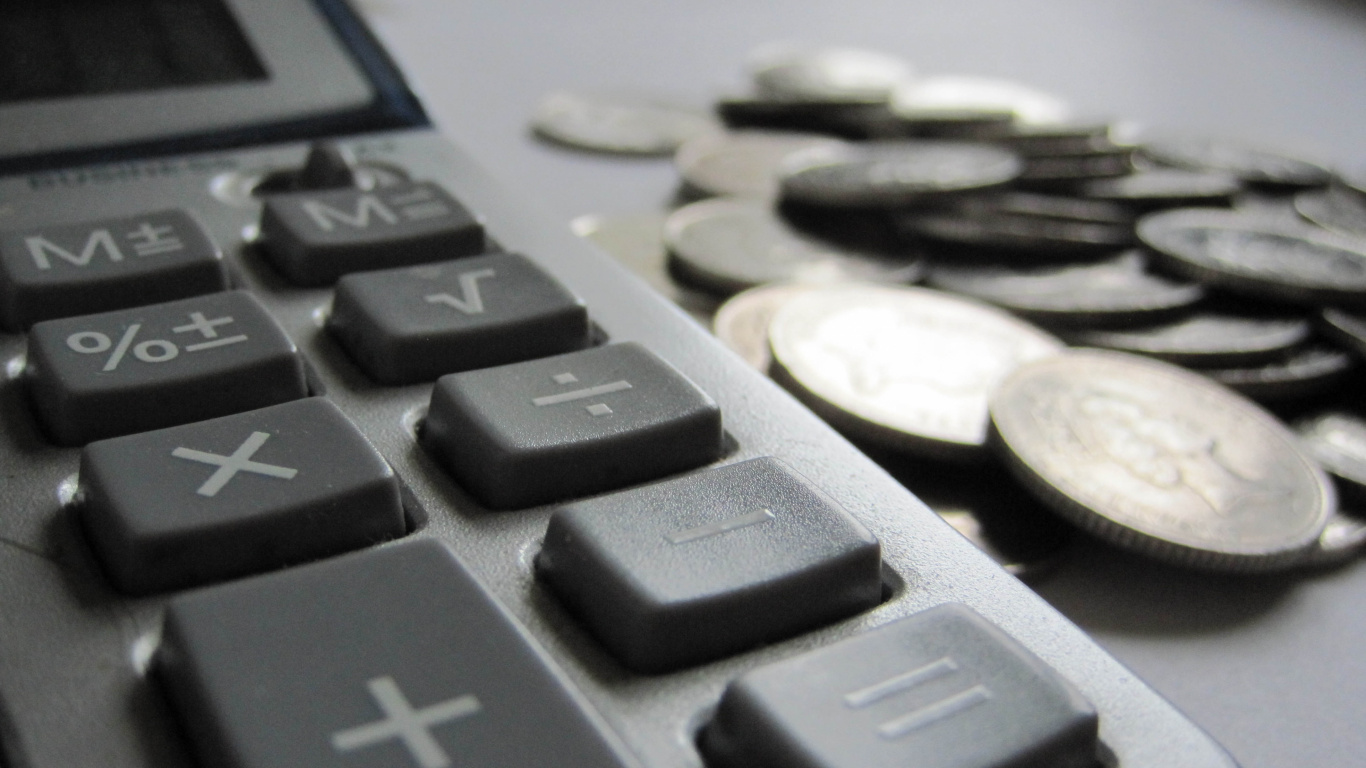 Обои Финансы, технологии, электронное устройство, экономия, монета в разрешении 1366x768