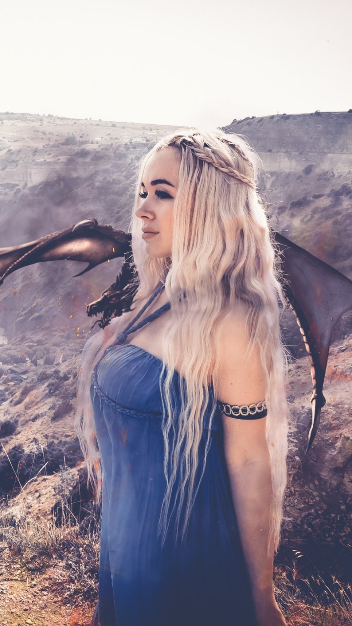 Обои дейенерис таргариен, Игра престолов, Эмилия Кларк, волосы, красота в разрешении 720x1280