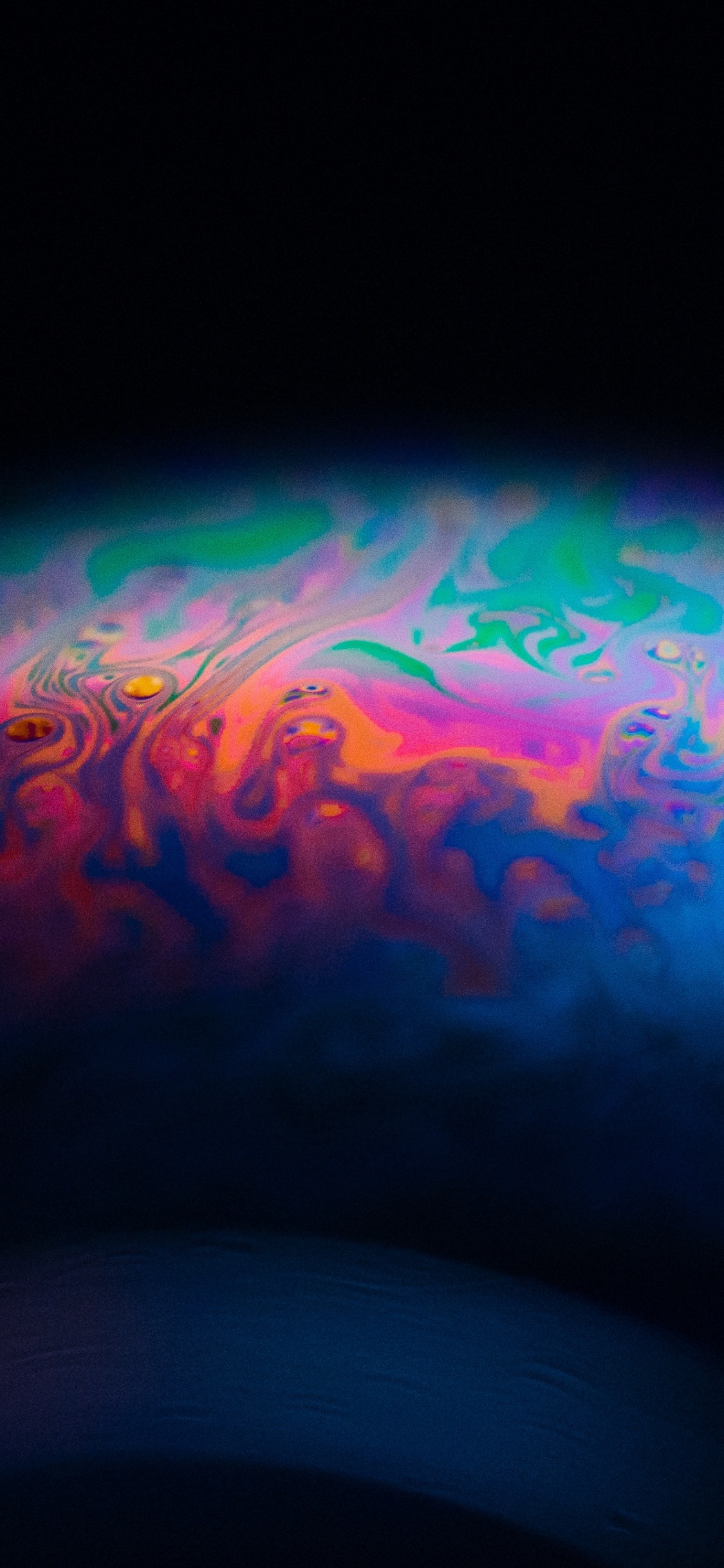 Обои мыльный пузырь, свет, атмосфера, космос, темнота в разрешении 1125x2436