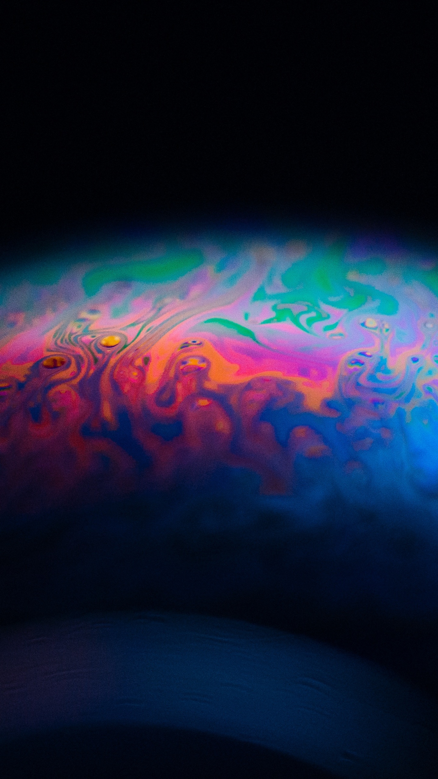 Обои мыльный пузырь, свет, атмосфера, космос, темнота в разрешении 1440x2560