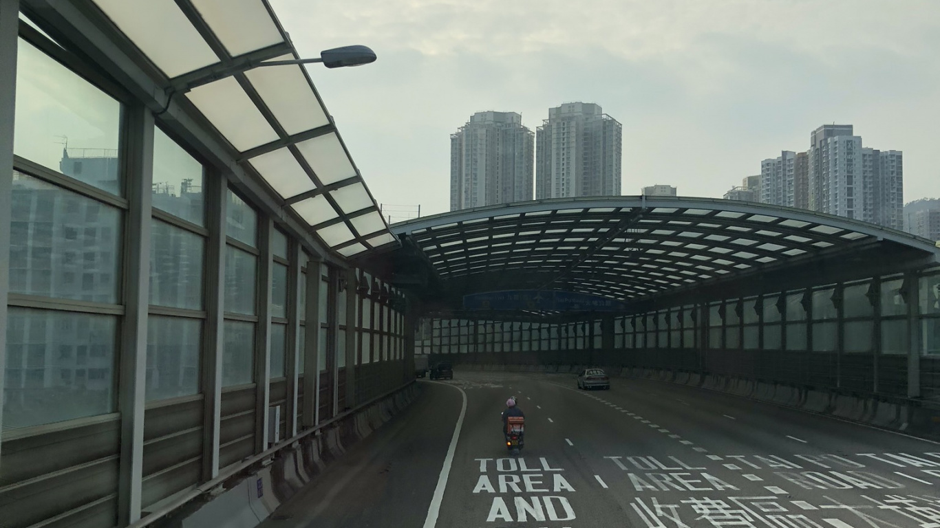 Обои Гонконг, дорога, дорожное покрытие, инфраструктура, архитектура в разрешении 1366x768