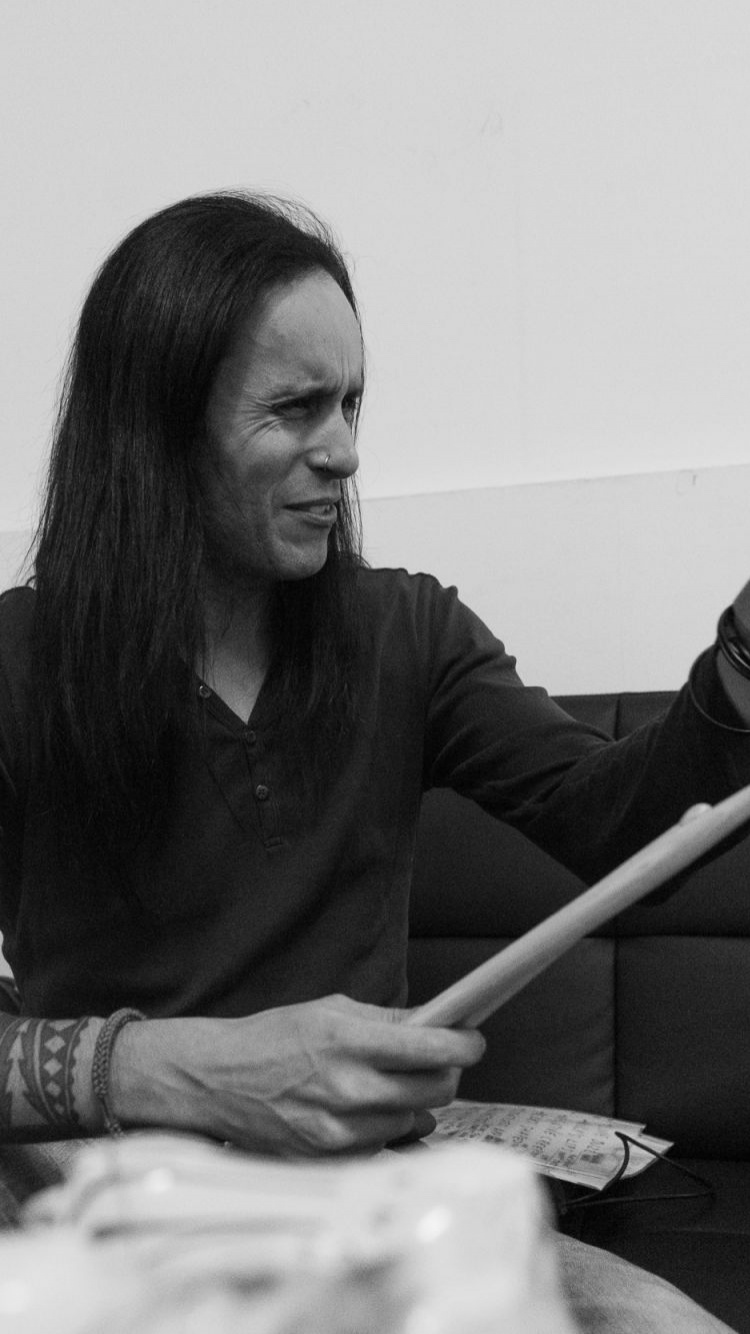 Обои женщина, черный и белый, белые, черный, девушка в разрешении 750x1334