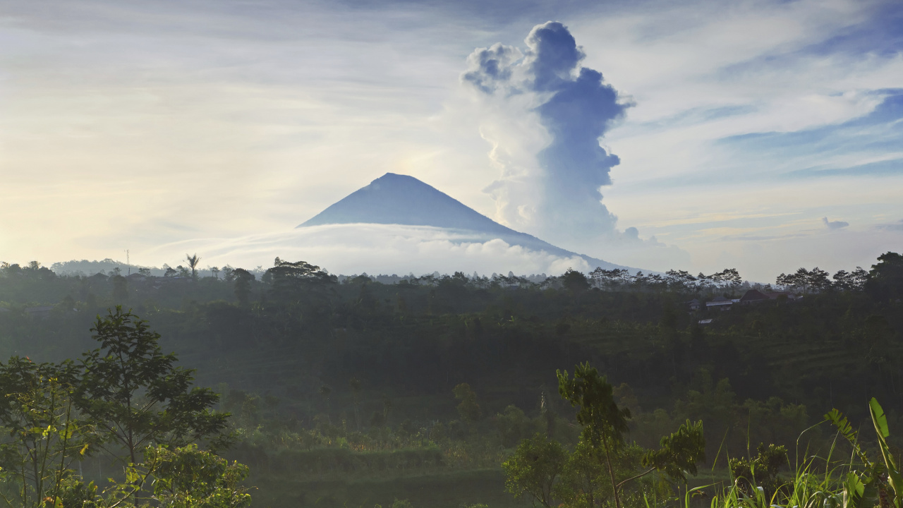 Обои Гора Агунг, вулкан, стратовулкан, облако, гора в разрешении 1280x720