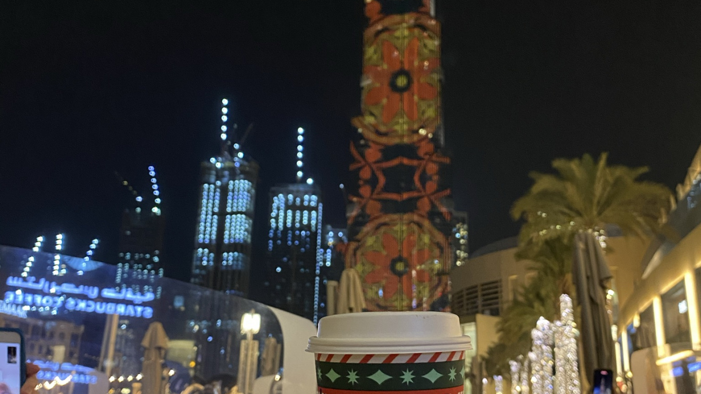 Обои Дубай, Бурдж Халифа, старбакс, логотип starbucks 2011, ночь в разрешении 1366x768