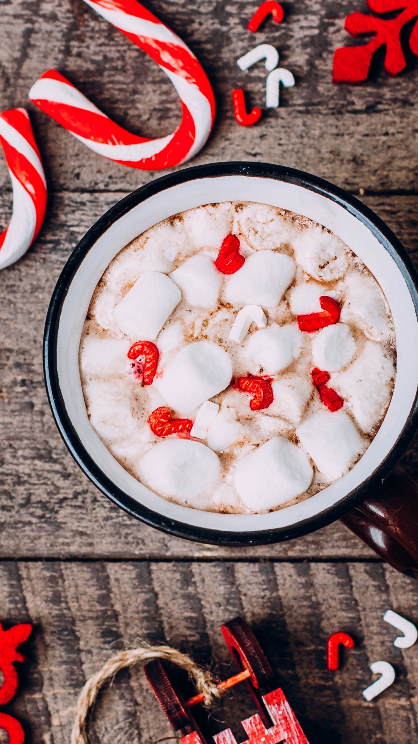 Обои рождественская шоколадная чашка, горячий шоколад, кофе, завтрак, сливочный горячий шоколад в разрешении 1440x2560