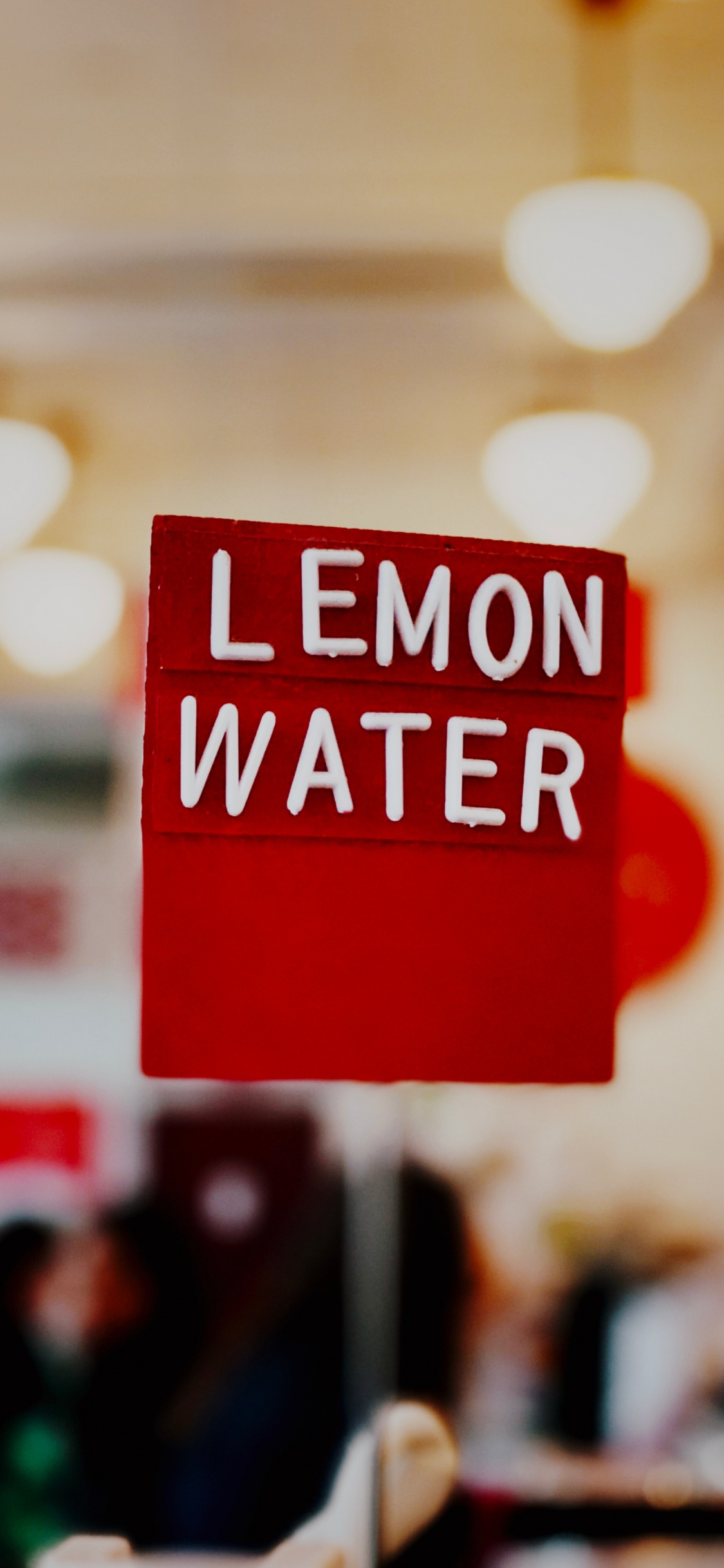 Обои толпа, марка, вывеска, текстовые сообщения, красный цвет в разрешении 1125x2436