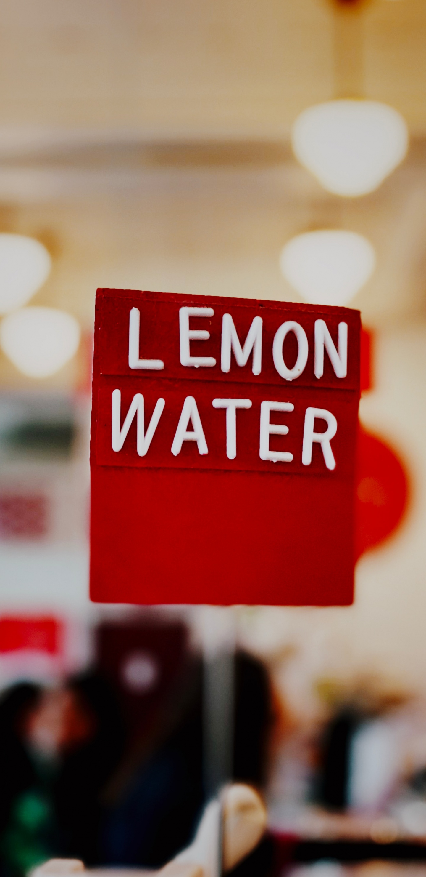 Обои толпа, марка, вывеска, текстовые сообщения, красный цвет в разрешении 1440x2960