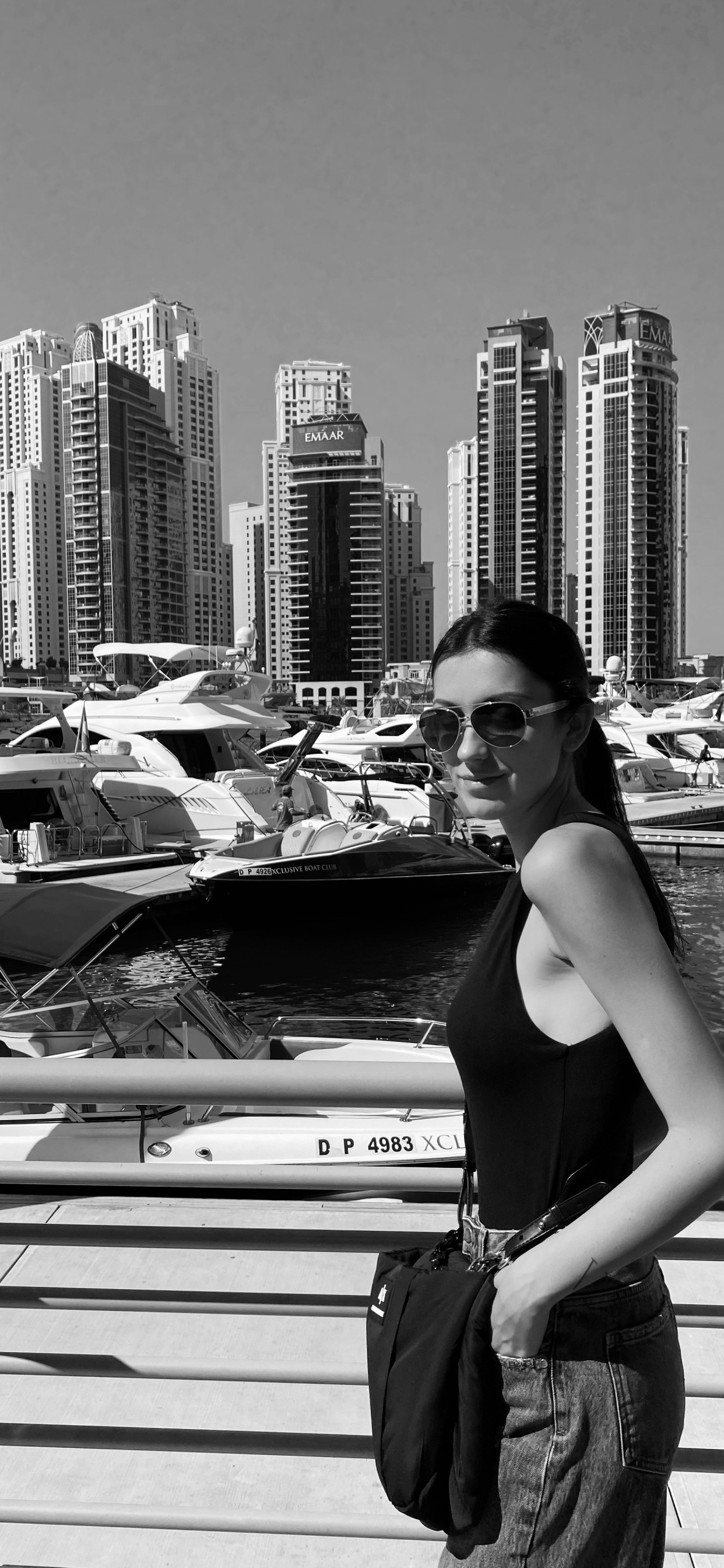 Обои черный и белый, вода, очки, башня, солнечные очки в разрешении 1242x2688