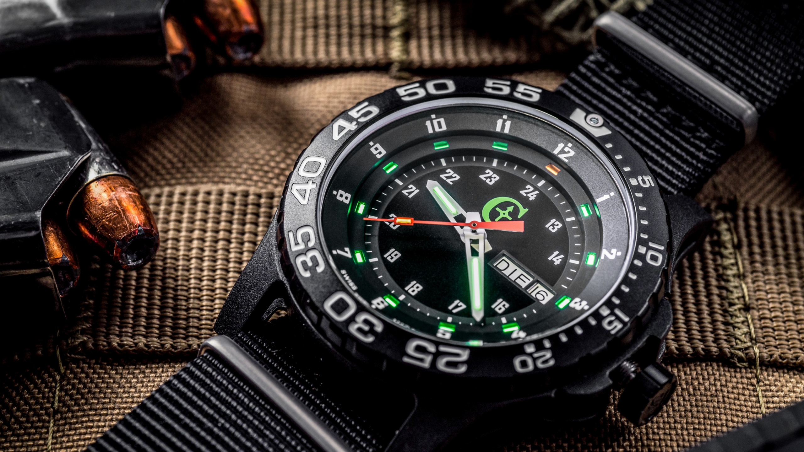 Обои часы, аналоговые часы, часы аксессуар, модный аксессуар, ремень в разрешении 2560x1440