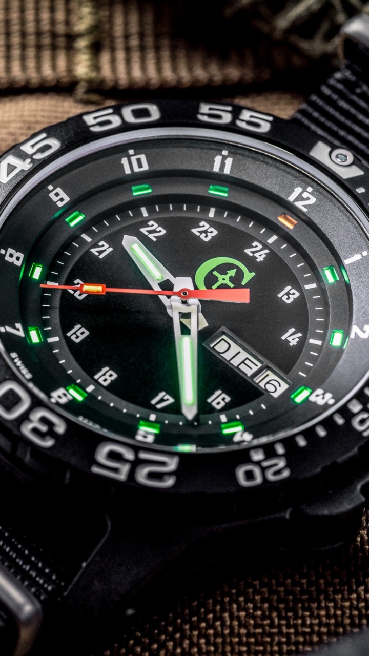 Обои часы, аналоговые часы, часы аксессуар, модный аксессуар, ремень в разрешении 720x1280