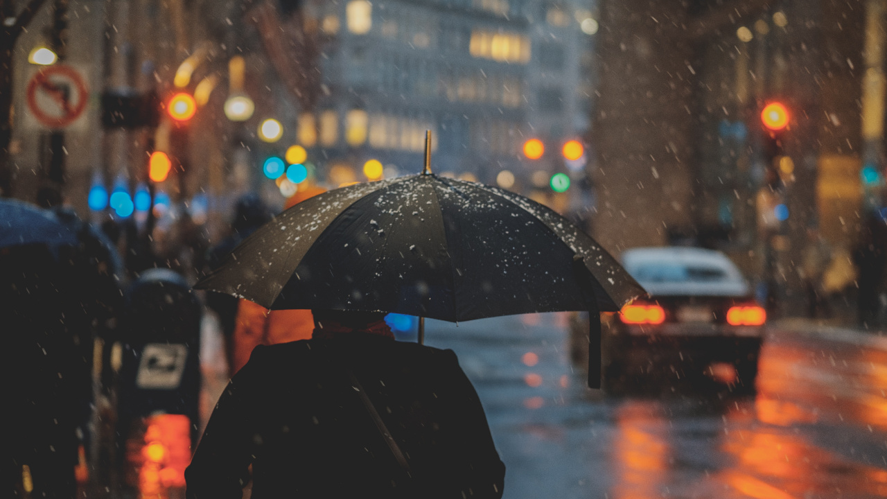 Обои дождь, погода, зонтик, городской район, ночь в разрешении 1280x720