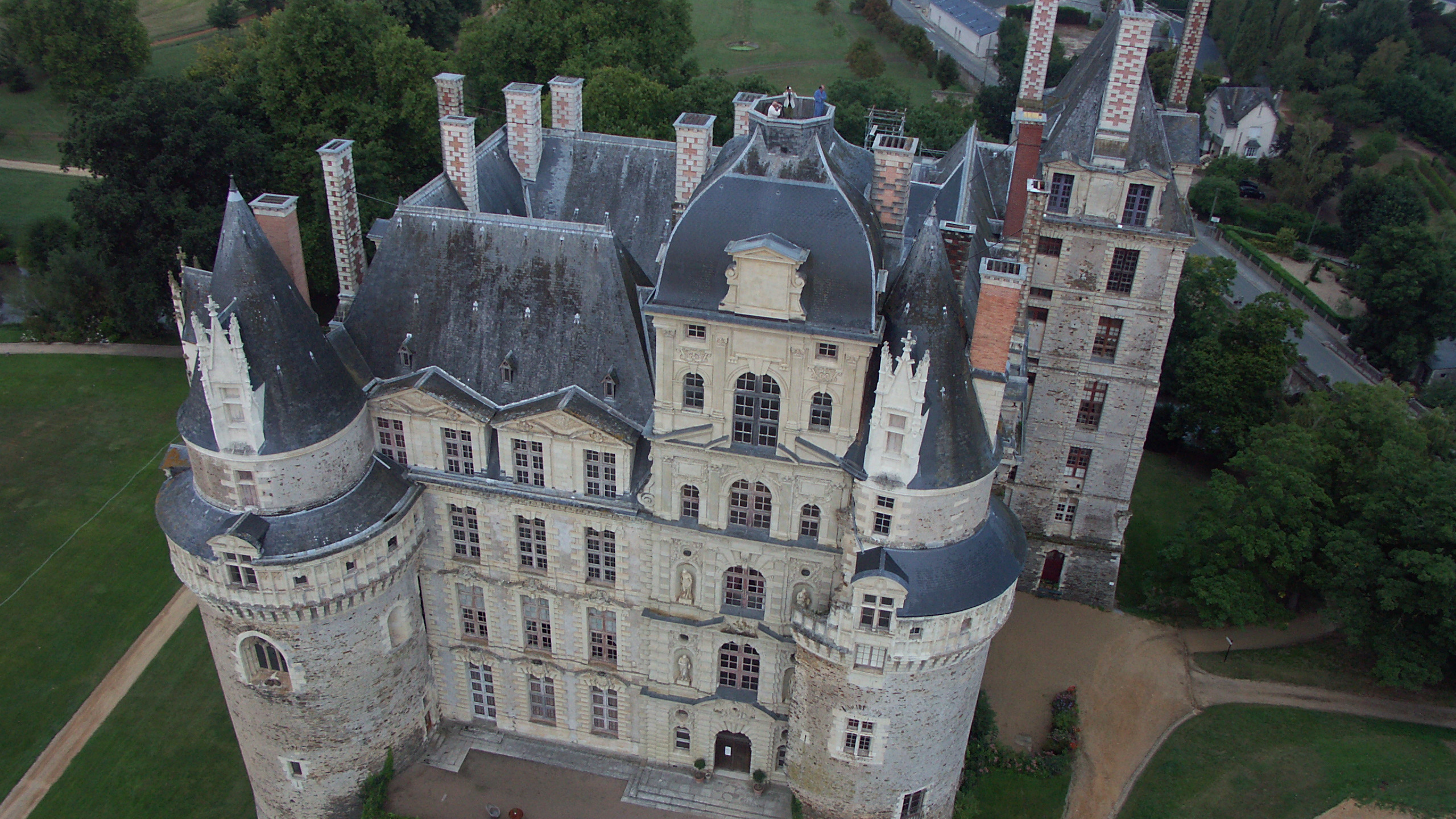 Обои замок, имущество, здание, средневековая архитектура, дом в разрешении 2560x1440