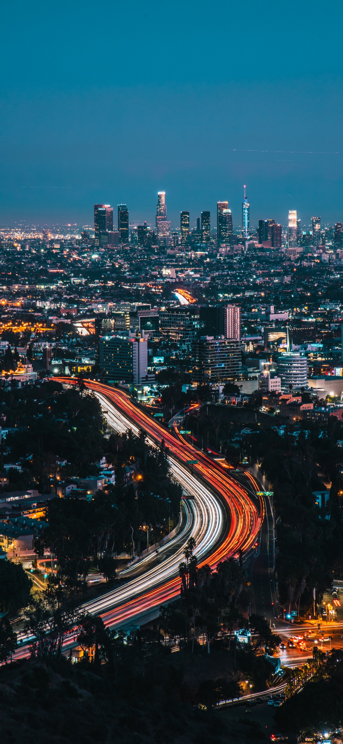 Обои городской пейзаж, городской район, город, метрополия, линия горизонта в разрешении 1125x2436