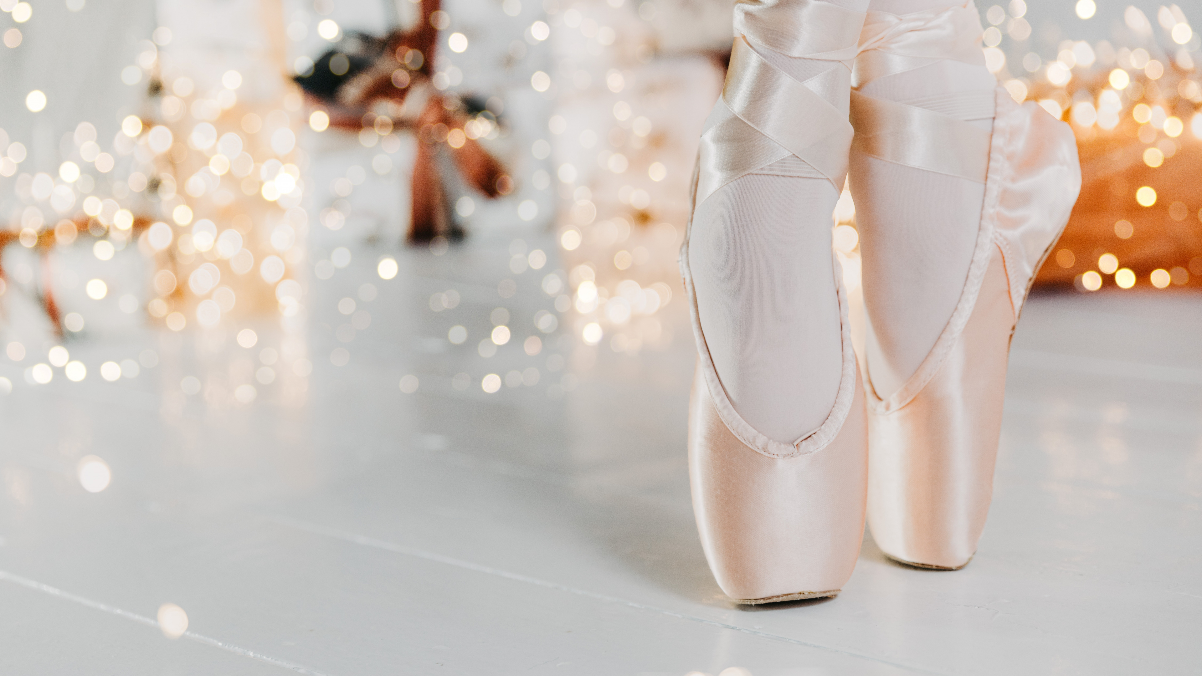 Обои Пуанты, белые, обувь, башмак, нога в разрешении 3840x2160