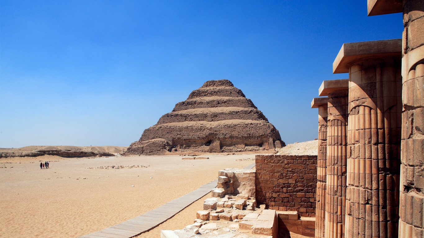 Обои египетская пирамида, достопримечательность, пирамида, историческое место, древняя история в разрешении 1366x768