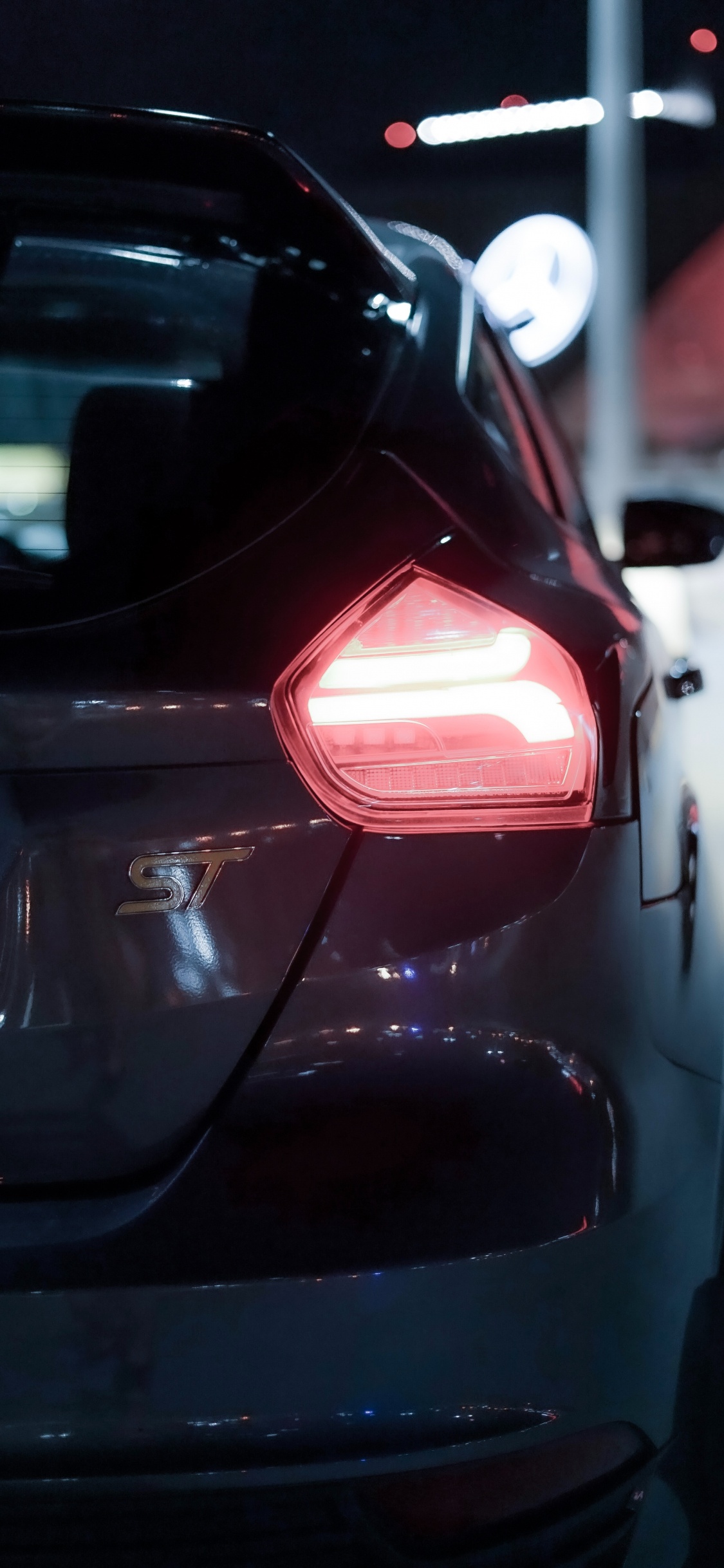 Обои фара, компактный автомобиль, спорткар, семейный автомобиль, автомобильное освещение в разрешении 1125x2436