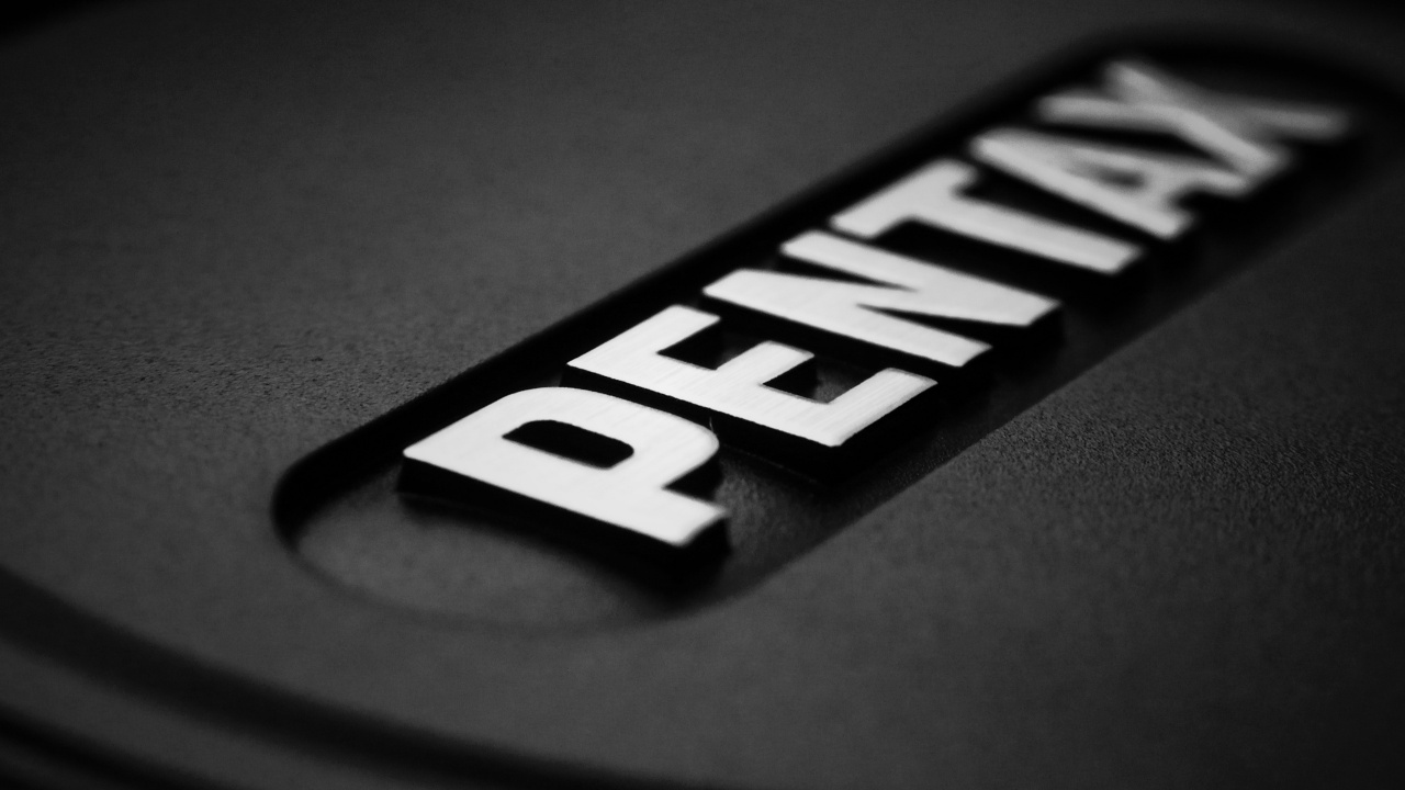 Обои черный, лого, черно-белая фотография, шрифт, пентакс в разрешении 1280x720