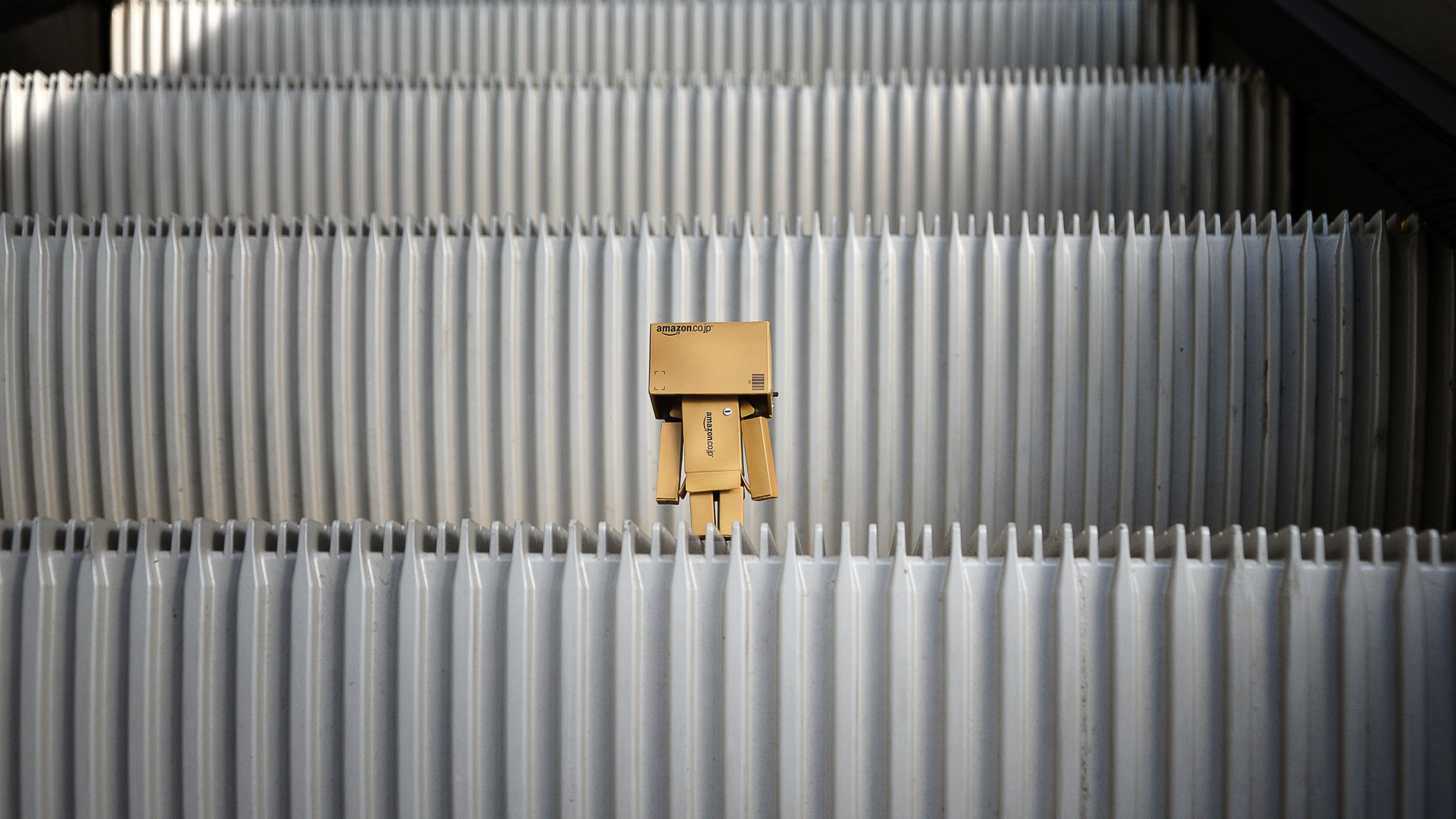 Обои danbo, металл, сталь, робот, amazoncom в разрешении 2560x1440