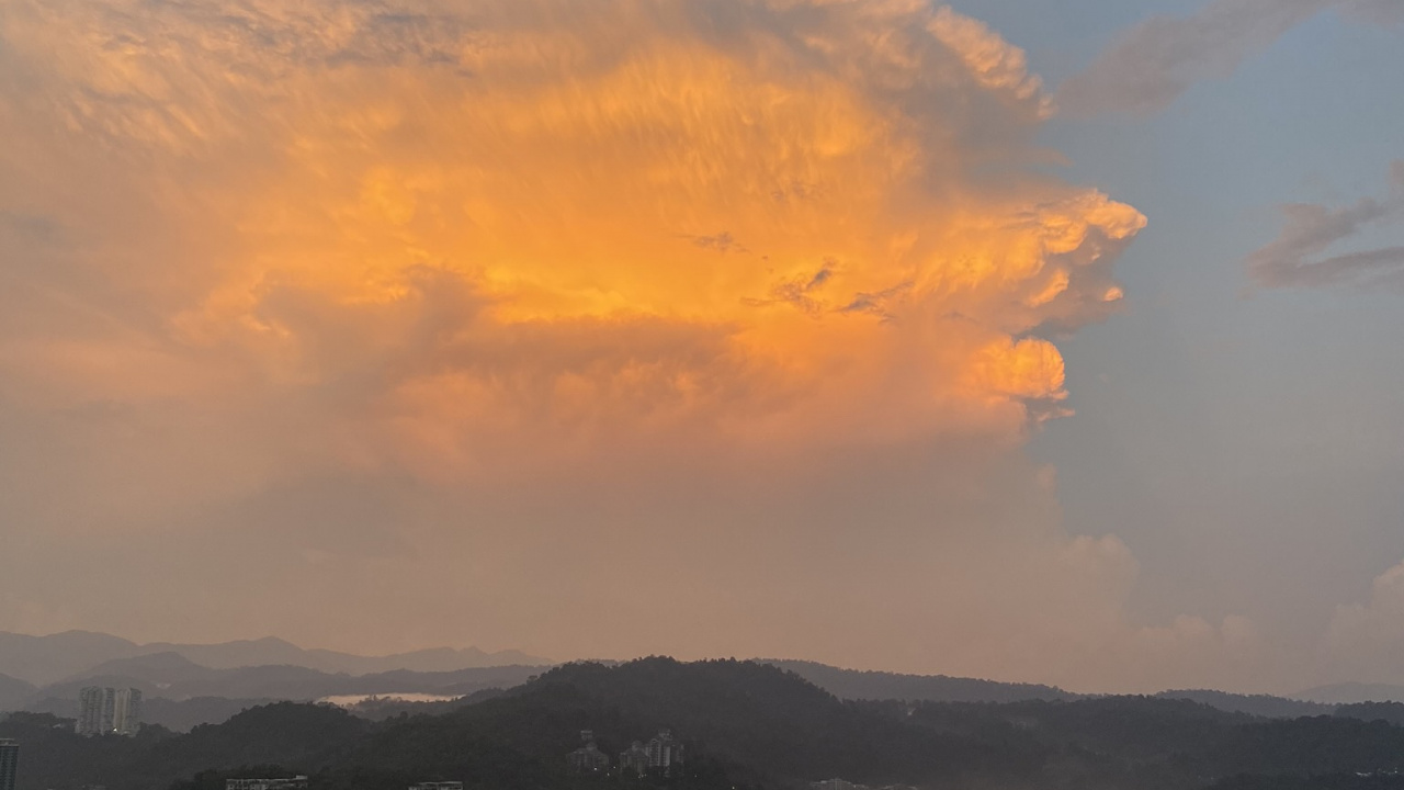 Обои облако, атмосфера, жилой район, соседство, пейзаж в разрешении 1280x720