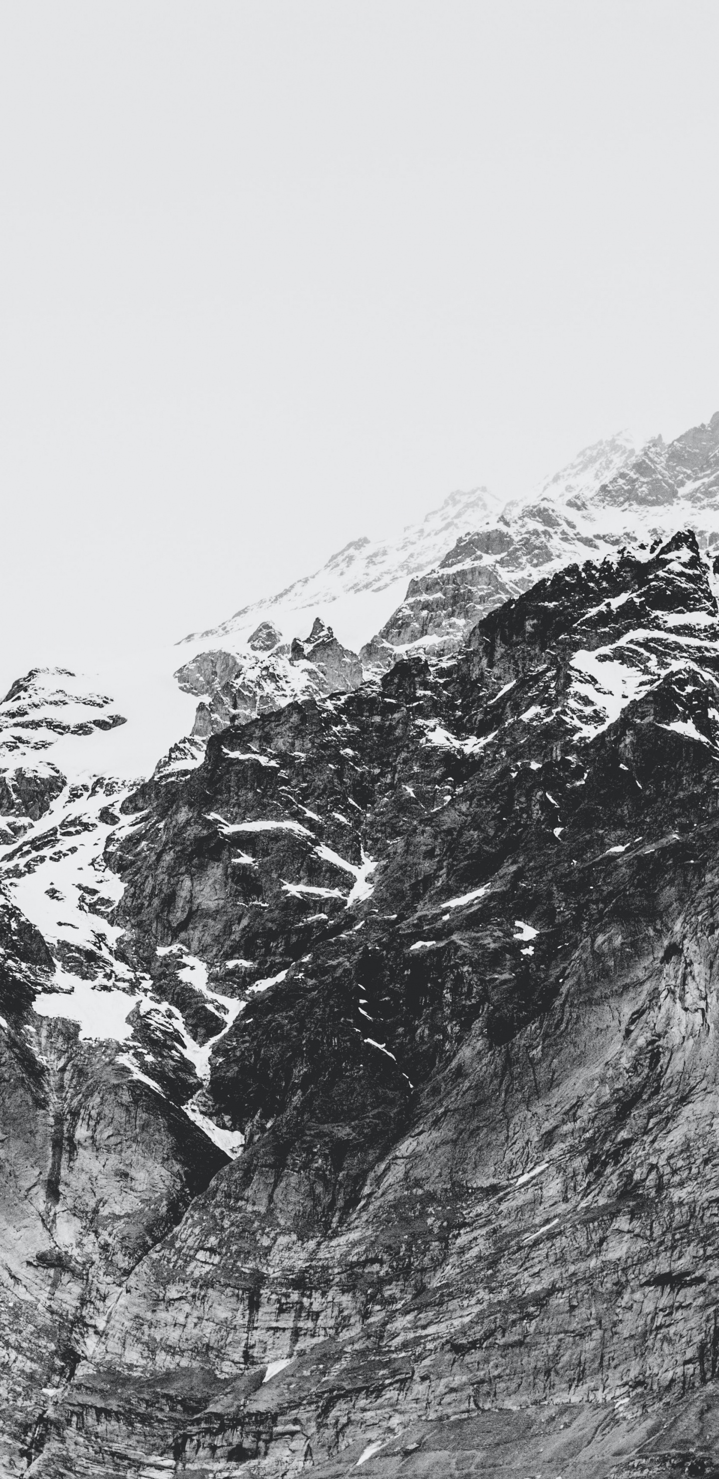 Обои полутоновая гора, гора, горный хребет, снег, склон в разрешении 1440x2960