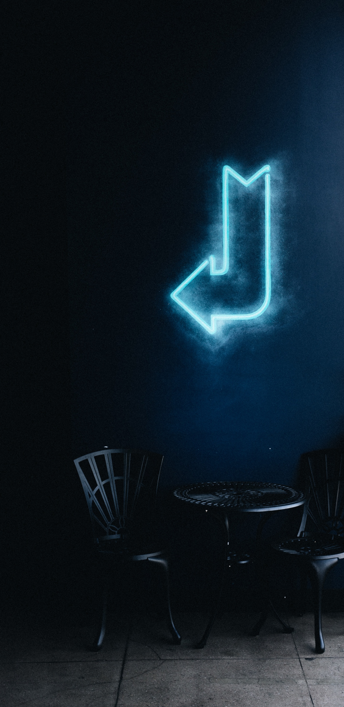 Обои неоновая стрелка, неоновая вывеска, неон, неоновое освещение, вечеринка неоновая вывеска в разрешении 1440x2960