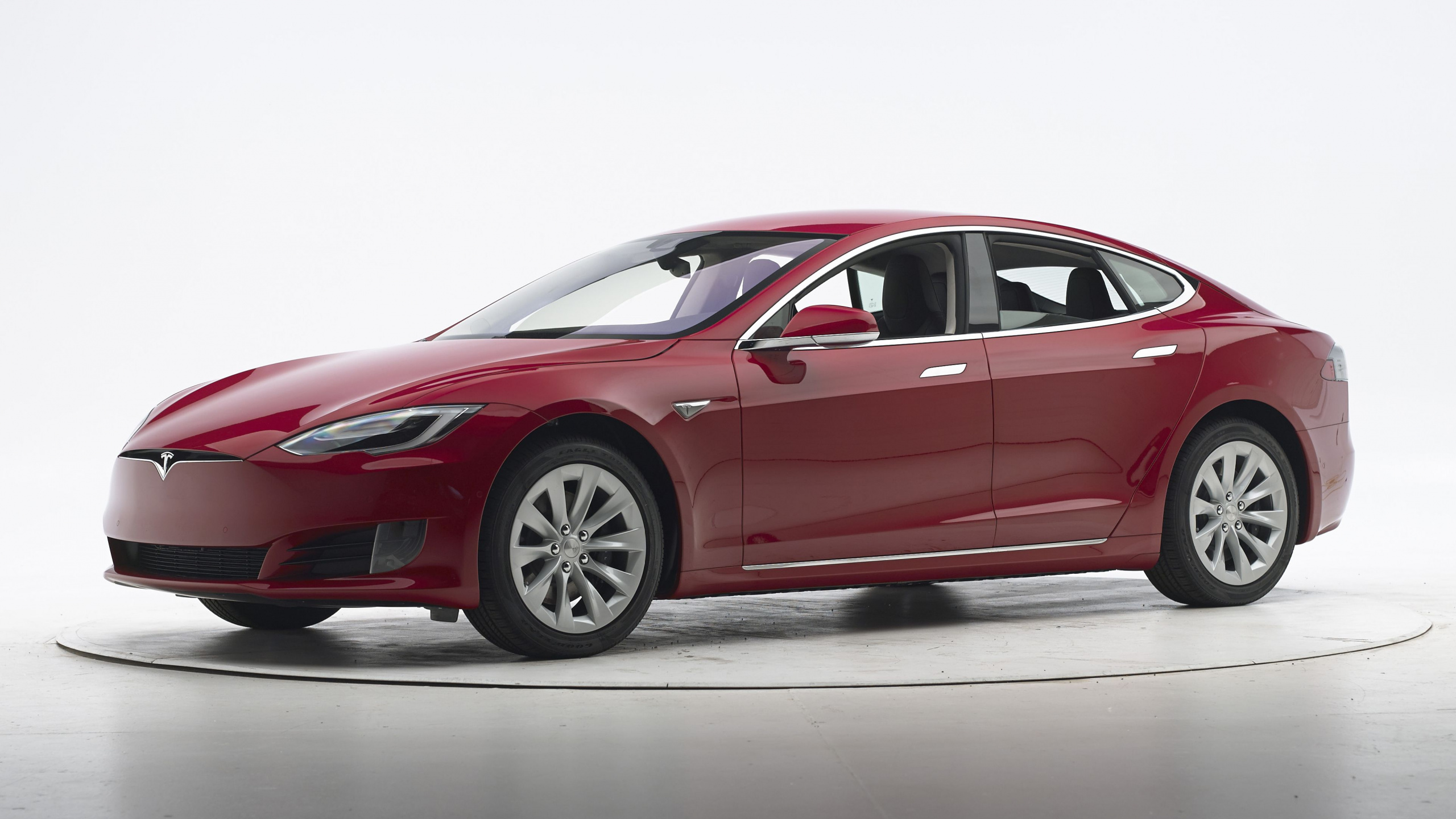 Обои Tesla Model S, авто, Краш-тест, 2016 Тесла Модель S, автомобиль в разрешении 2560x1440
