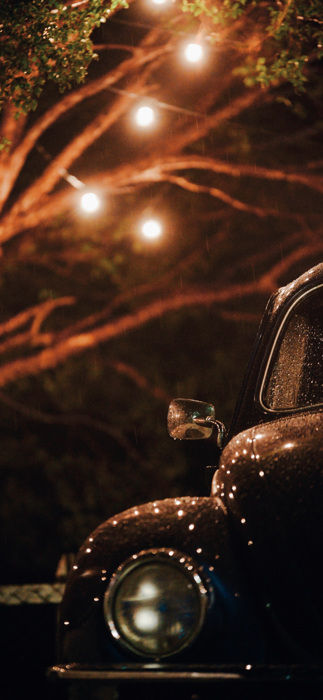 Обои старинная машина, Классика, фара, классический автомобиль, автомобильное освещение в разрешении 1125x2436