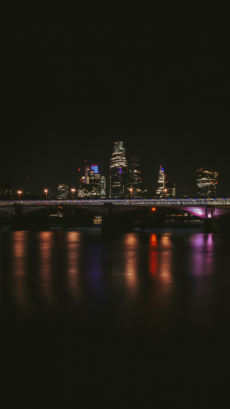 Обои отражение, гидроресурсы, небо, городской пейзаж, свет в разрешении 750x1334