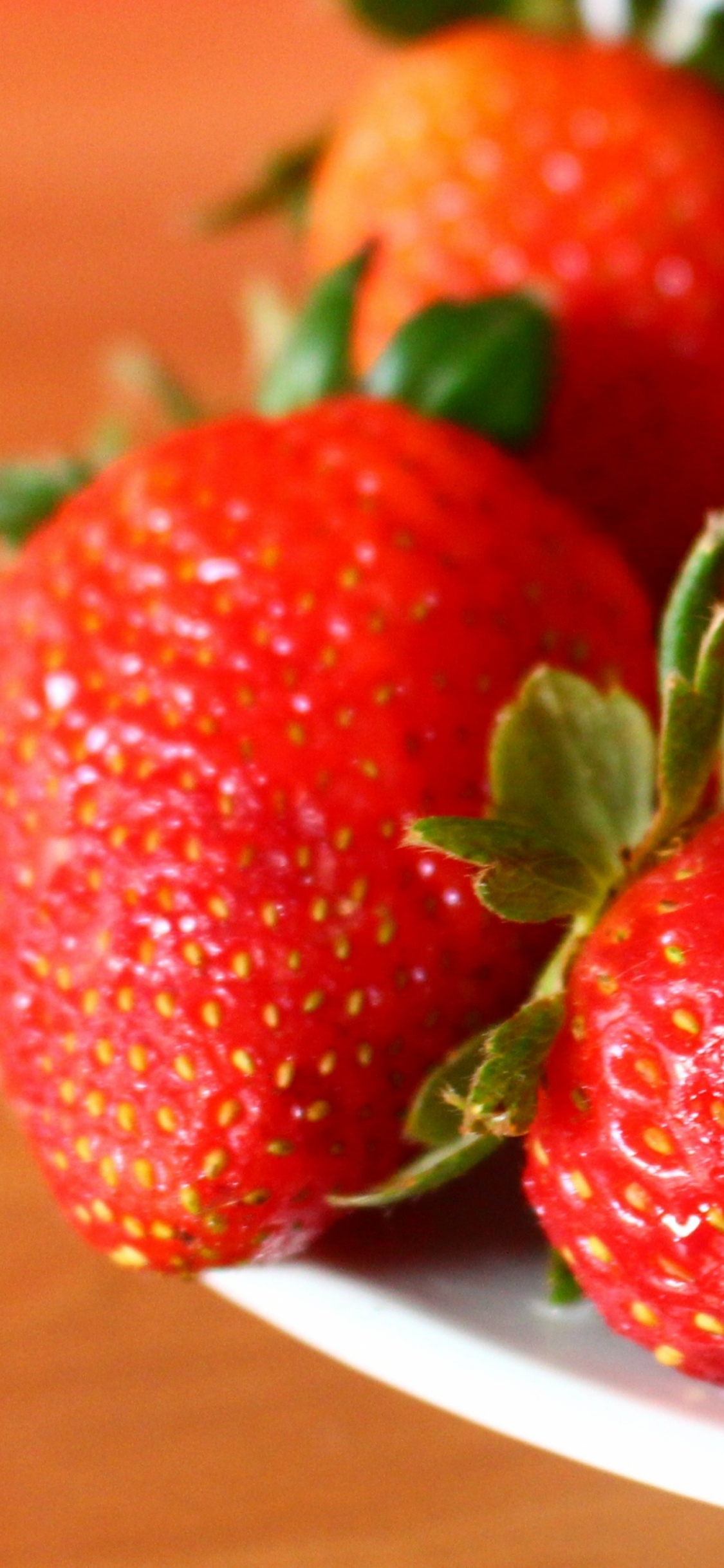 Обои клубника, фрукты, природные продукты, пища, сладость в разрешении 1125x2436